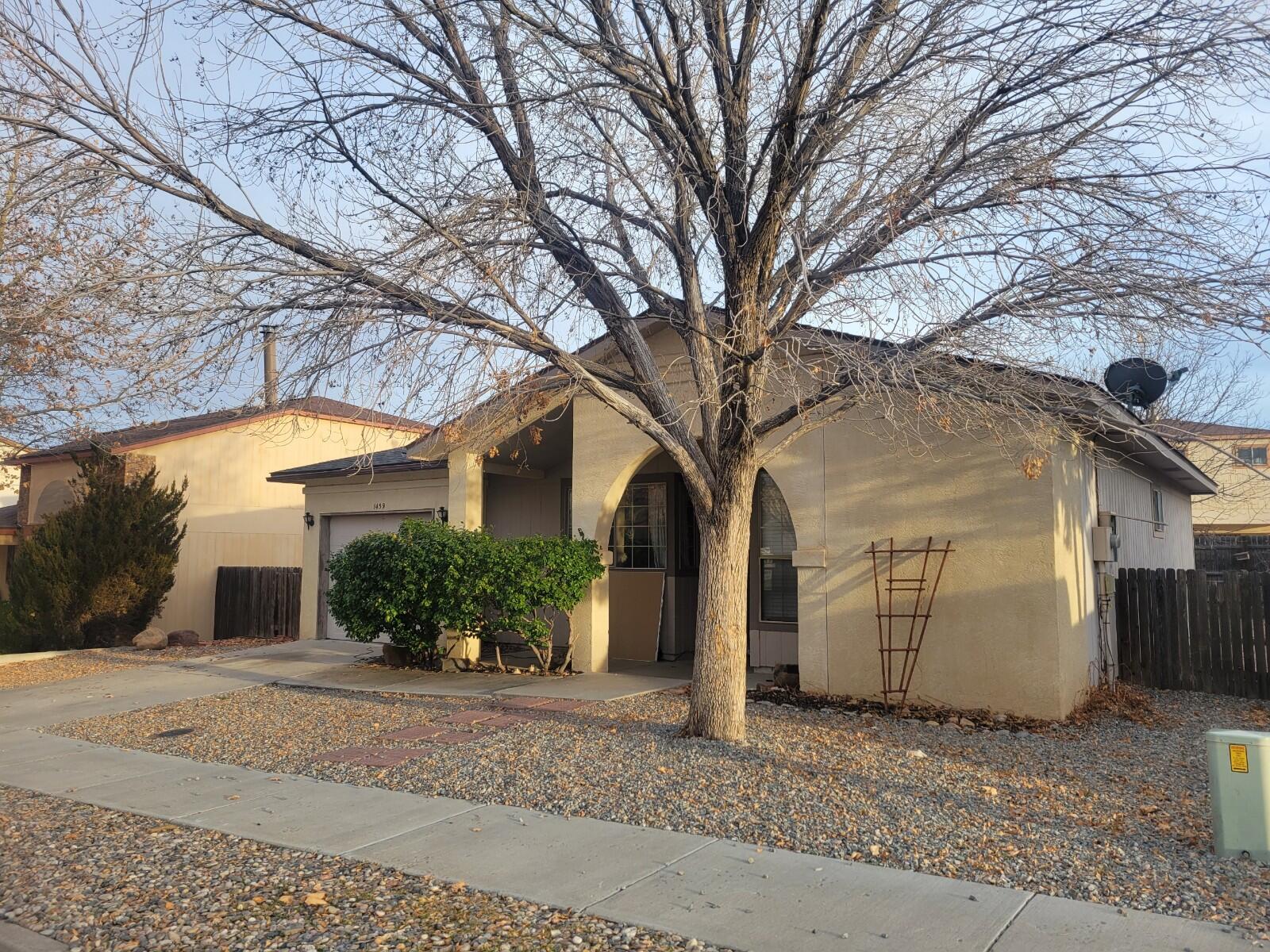 1439 GOLDEN EYE Loop NE