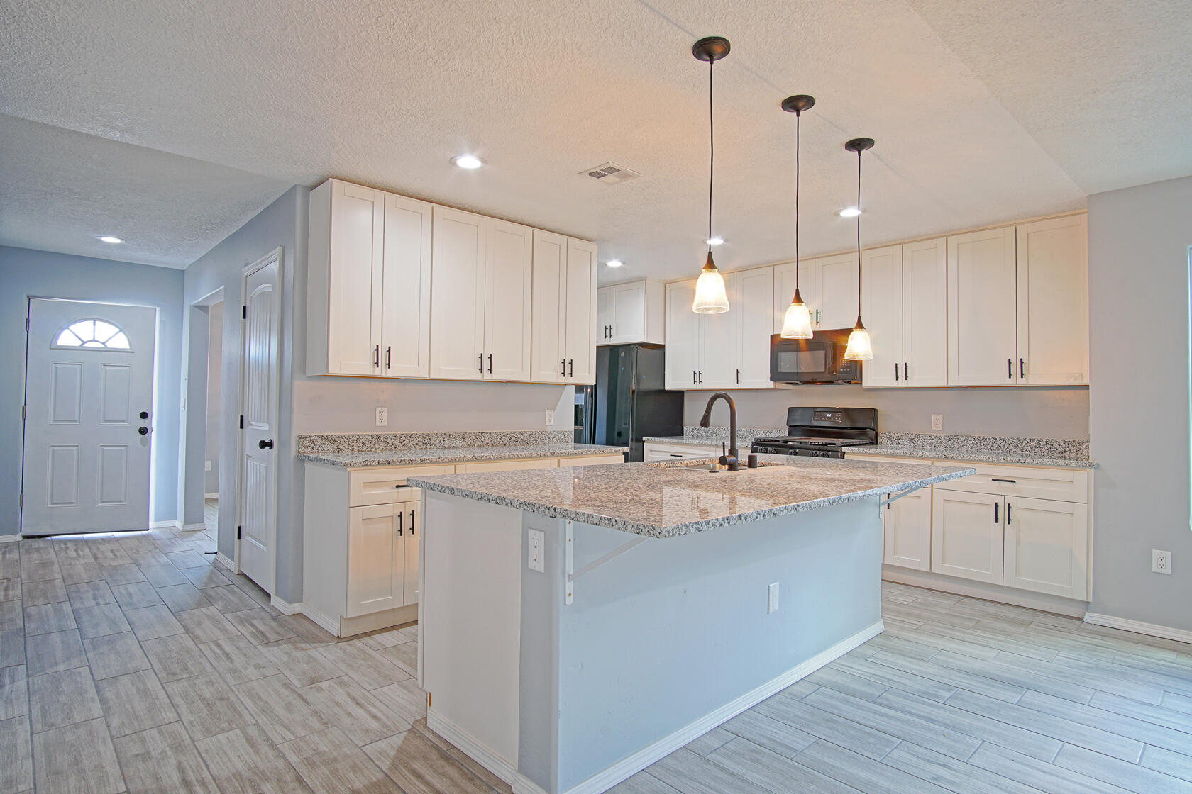 609 FOOTHILL Road SW