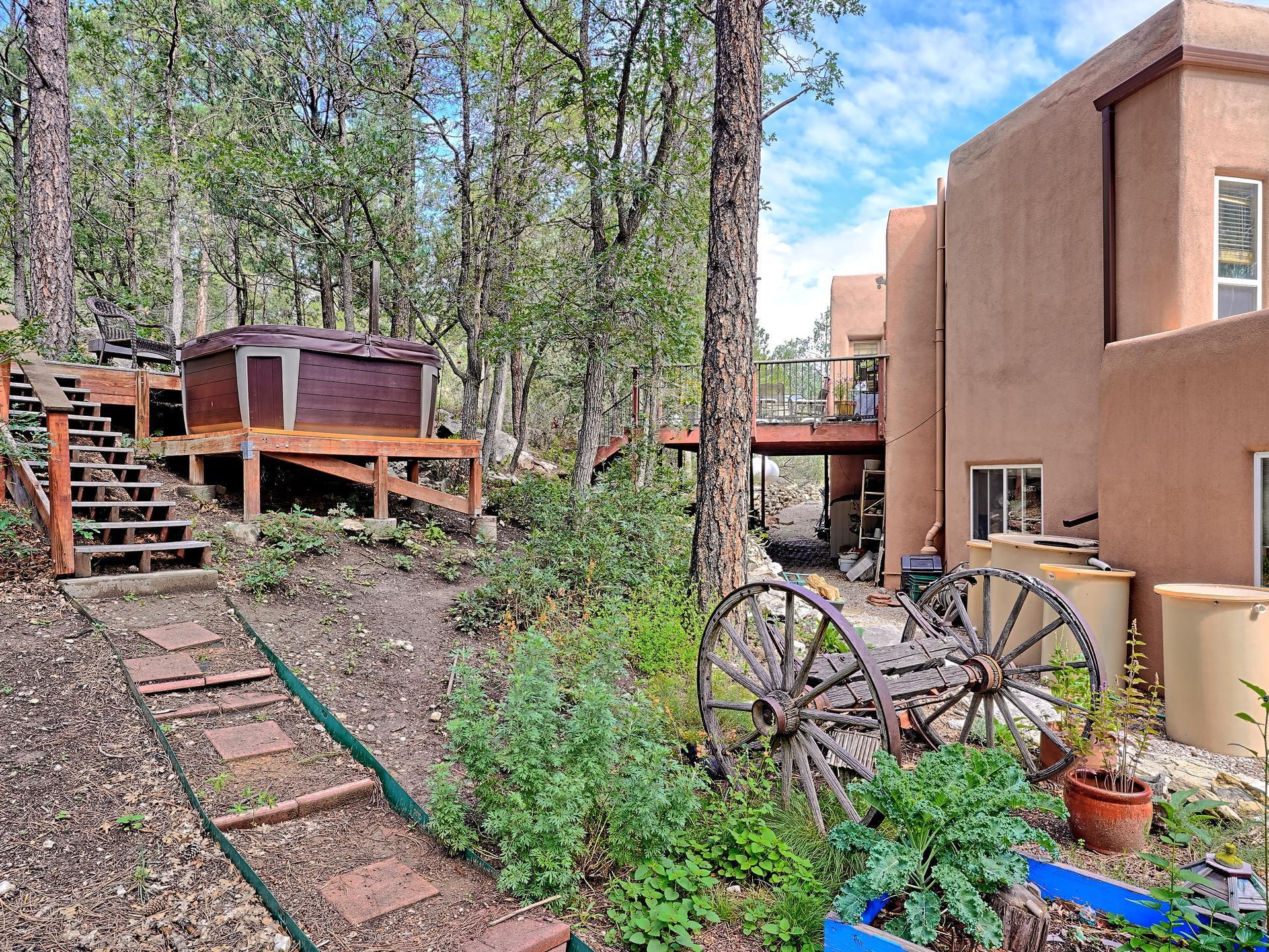 33 RAMBLE WOOD Boulevard