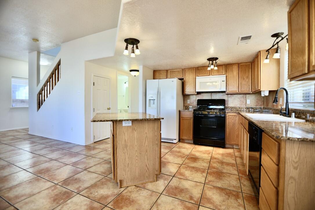 9015 EAGLE VISTA Drive NE