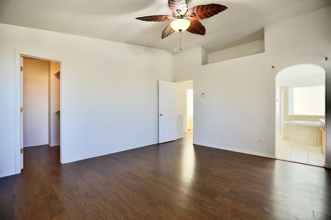 9015 EAGLE VISTA Drive NE