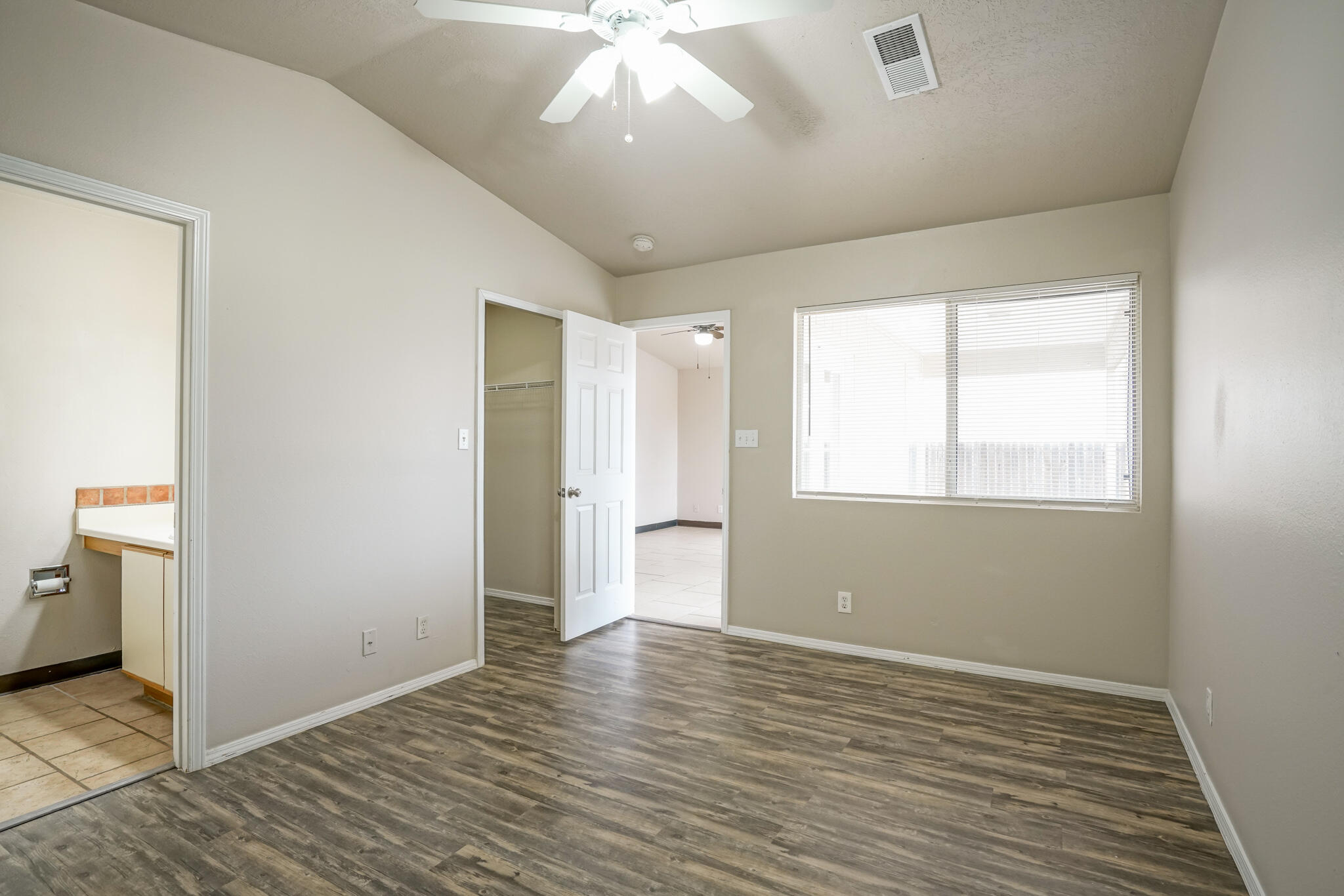 2245 HIGH DESERT Circle NE