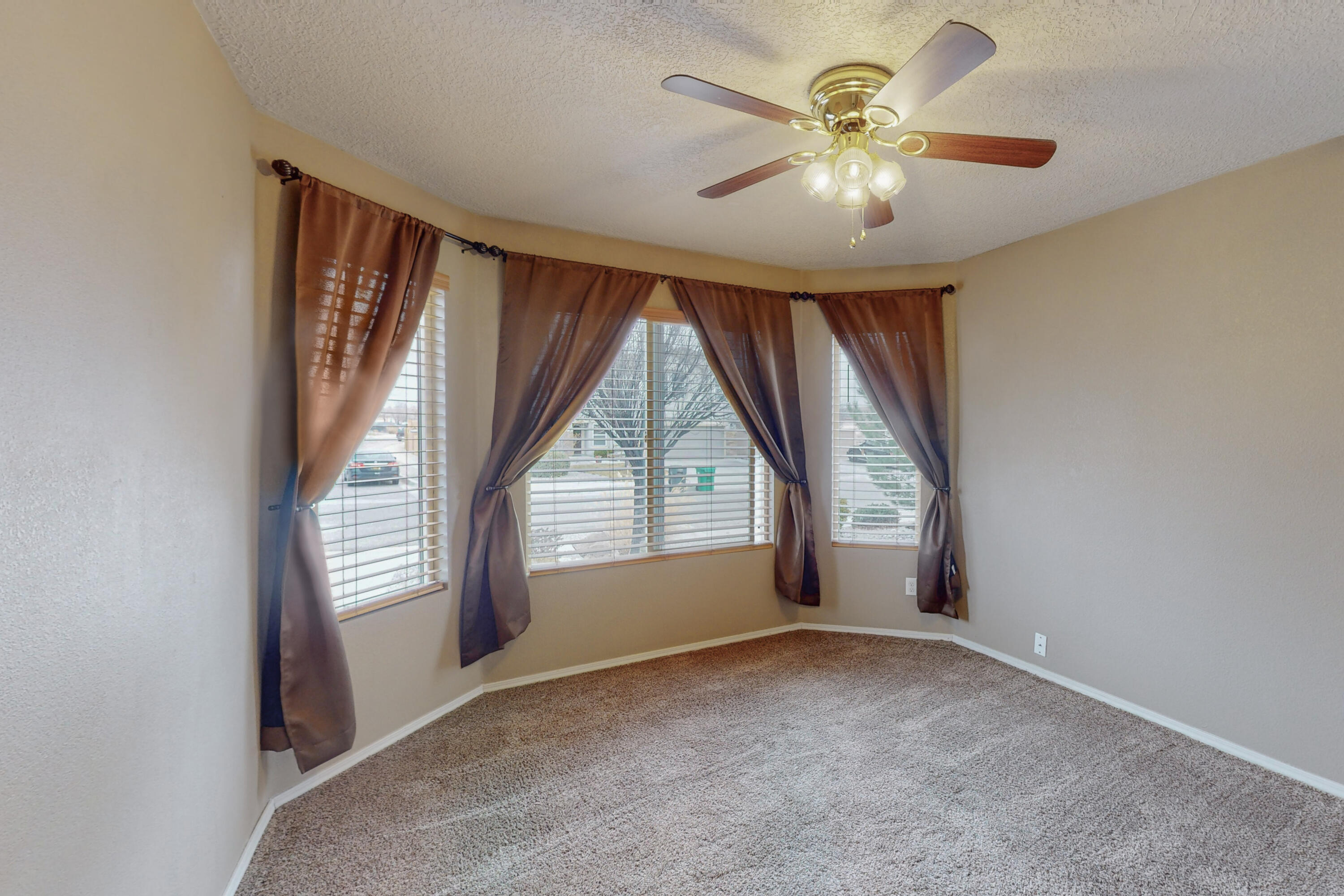 922 Spring Valley Road NE