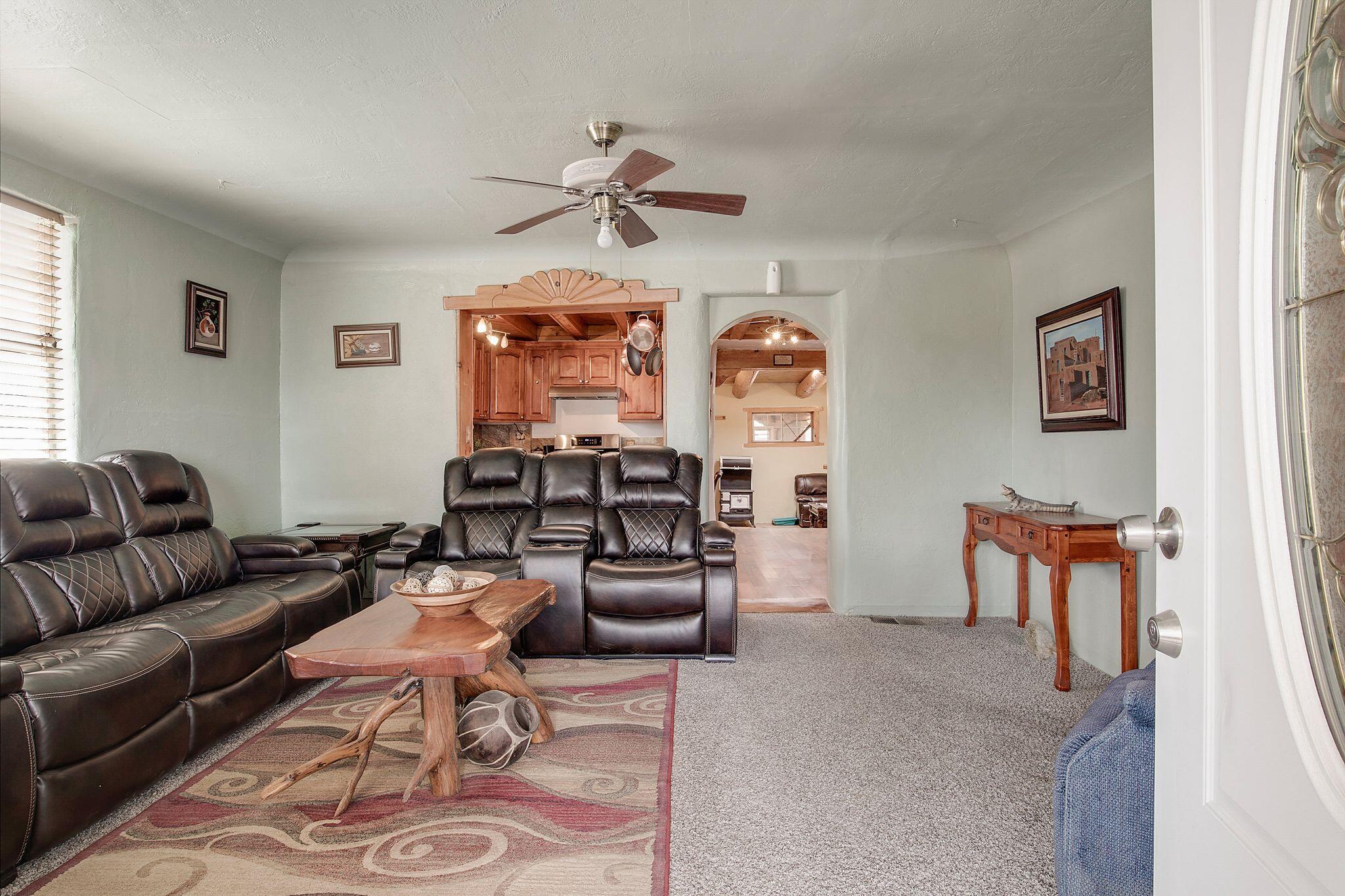 7831 EDITH Boulevard NE