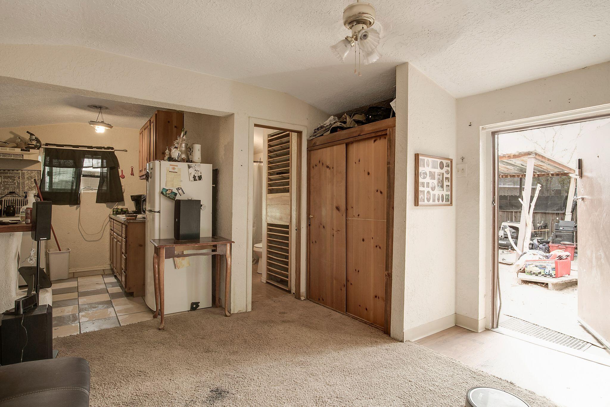 7831 EDITH Boulevard NE