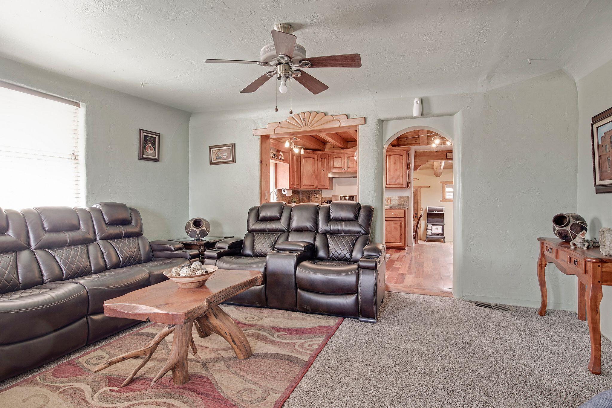 7831 EDITH Boulevard NE