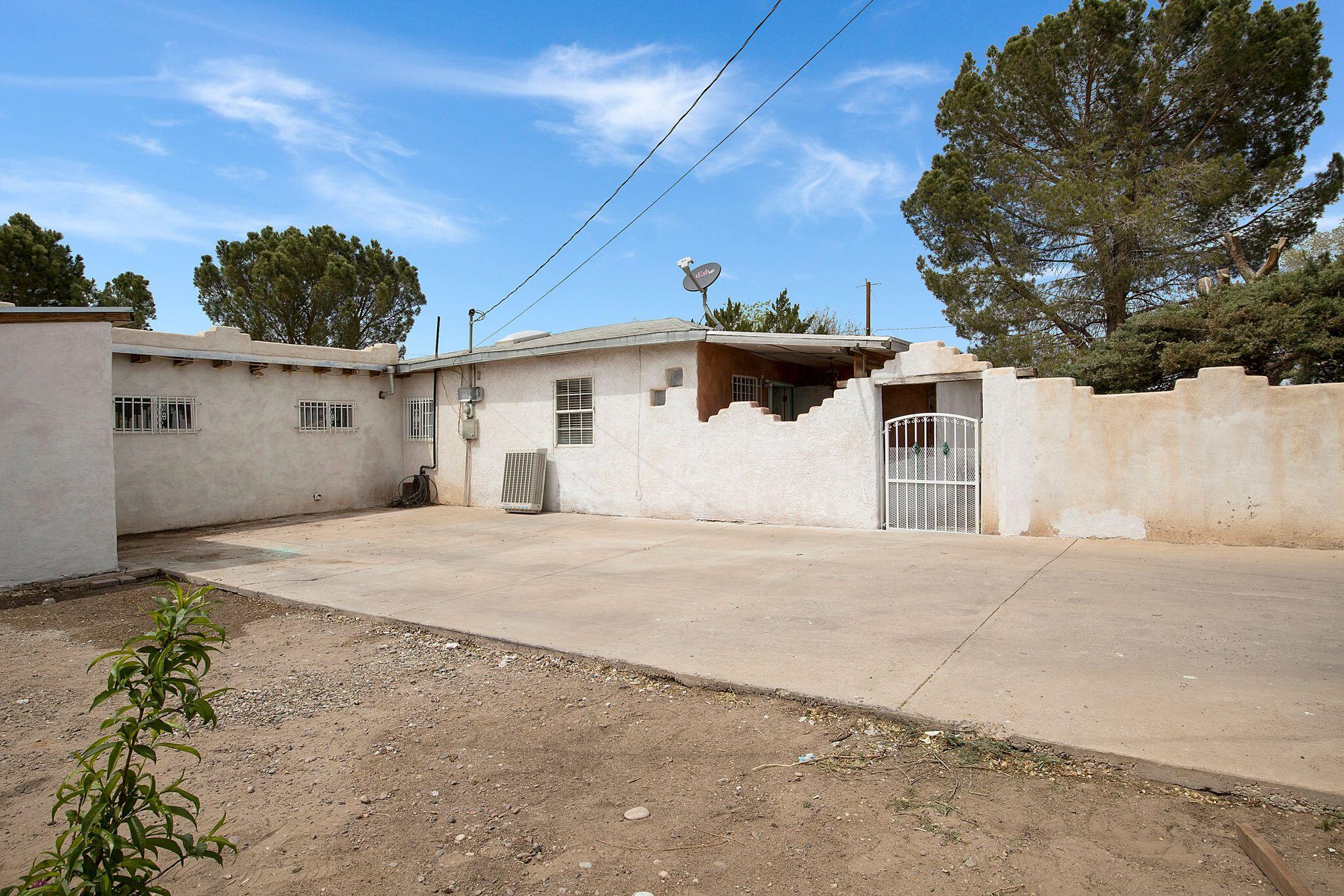 7831 EDITH Boulevard NE