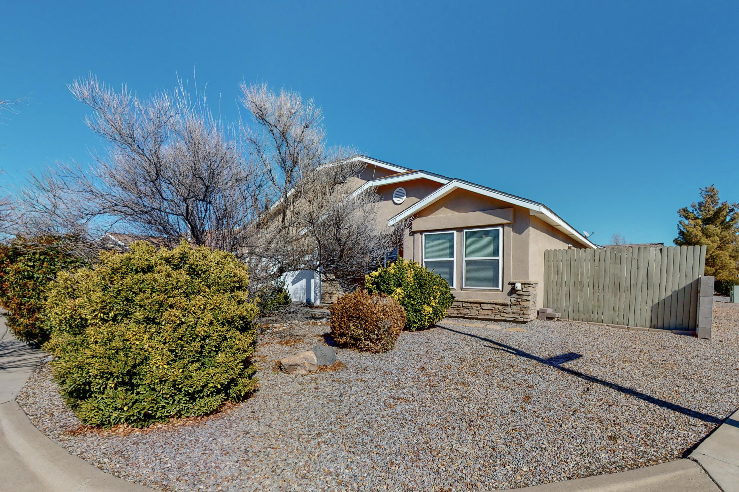 10924 BANDELIER Drive NW
