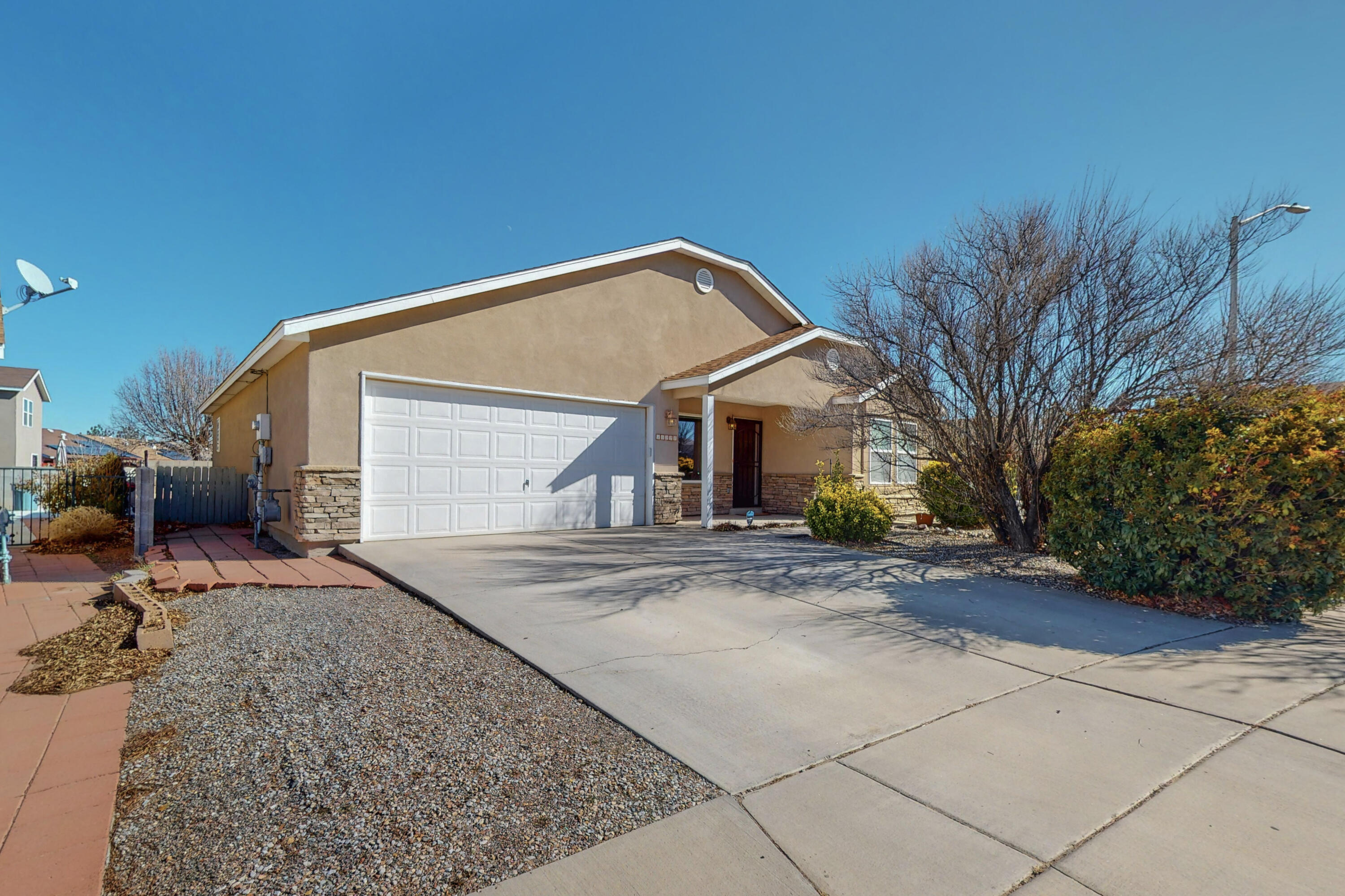 10924 BANDELIER Drive NW