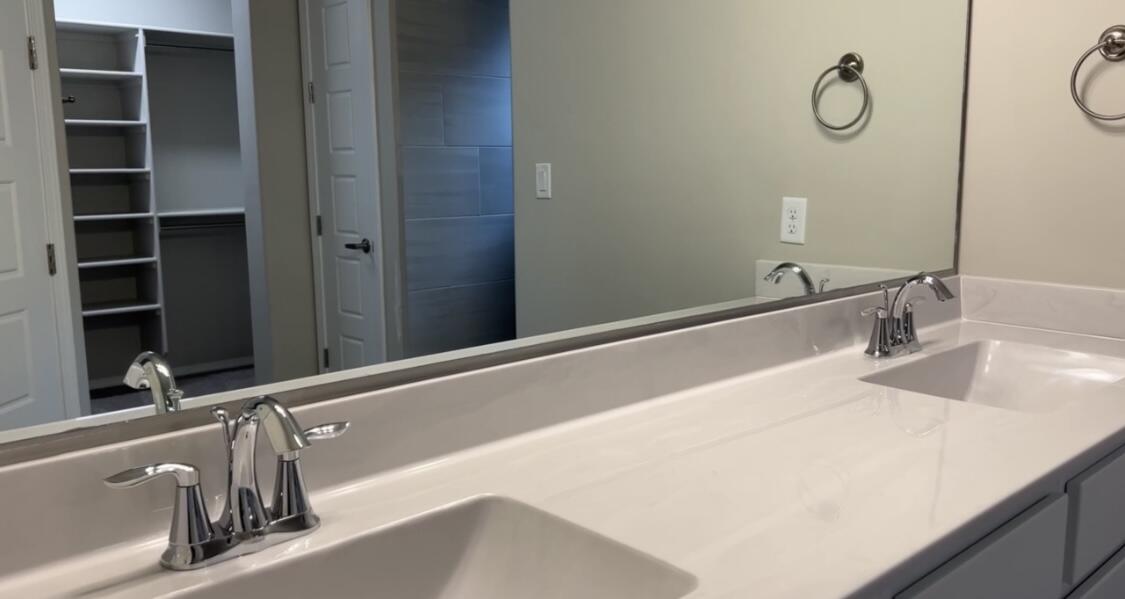 4113 CROWNED EAGLE Loop NE