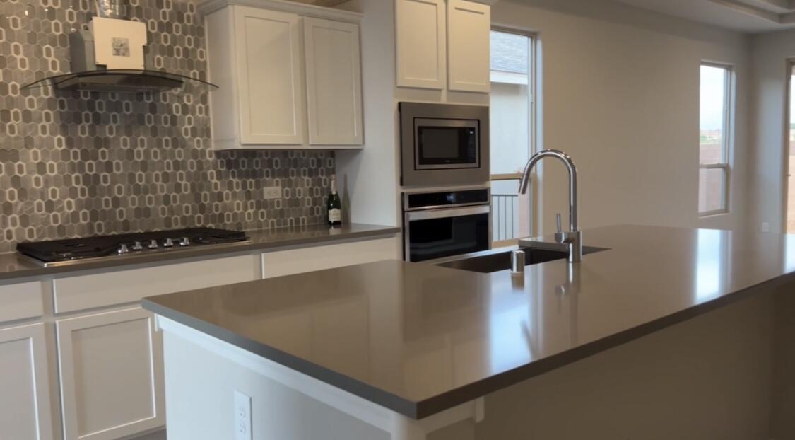 4113 CROWNED EAGLE Loop NE