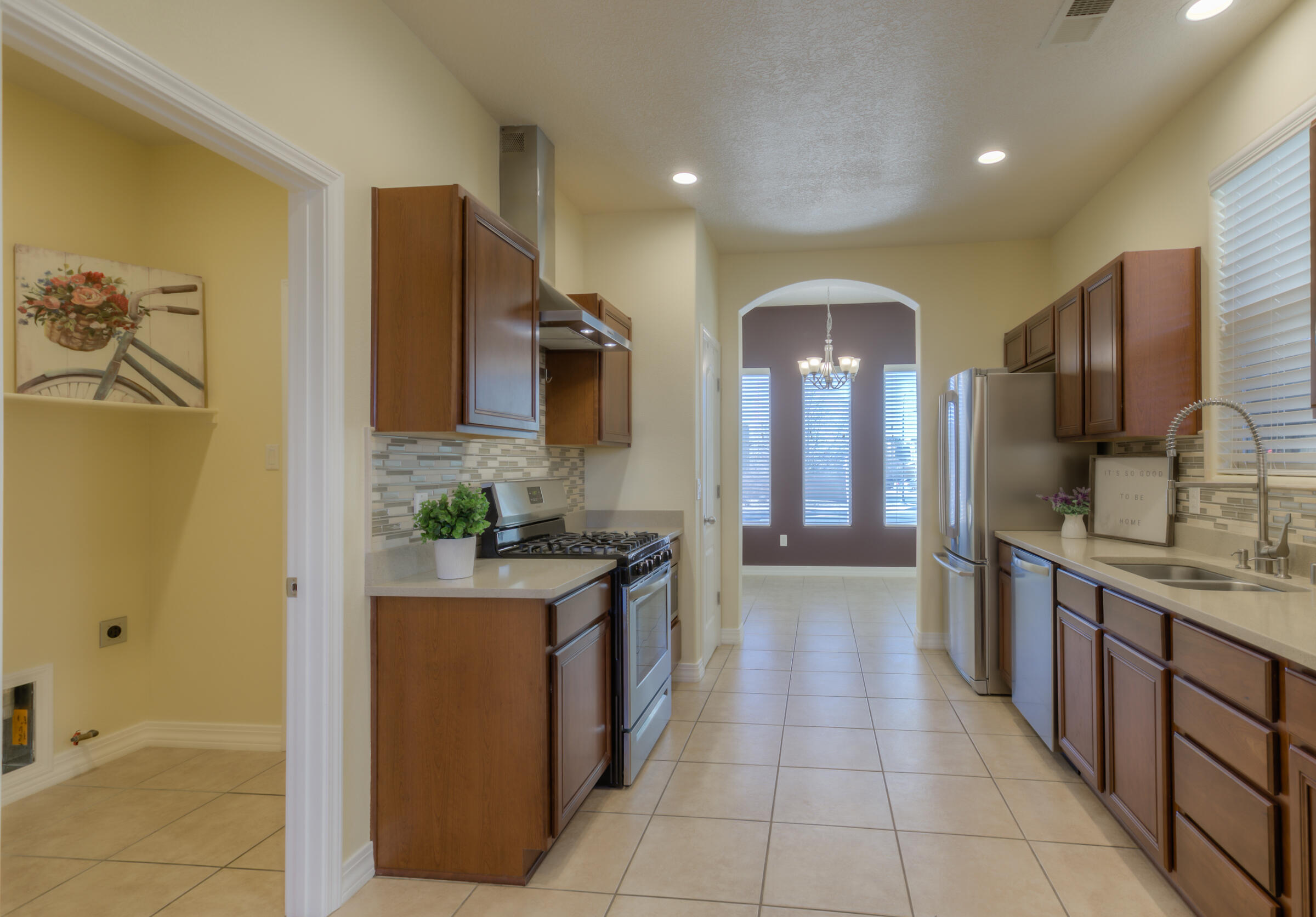 1729 Cortina Loop SE