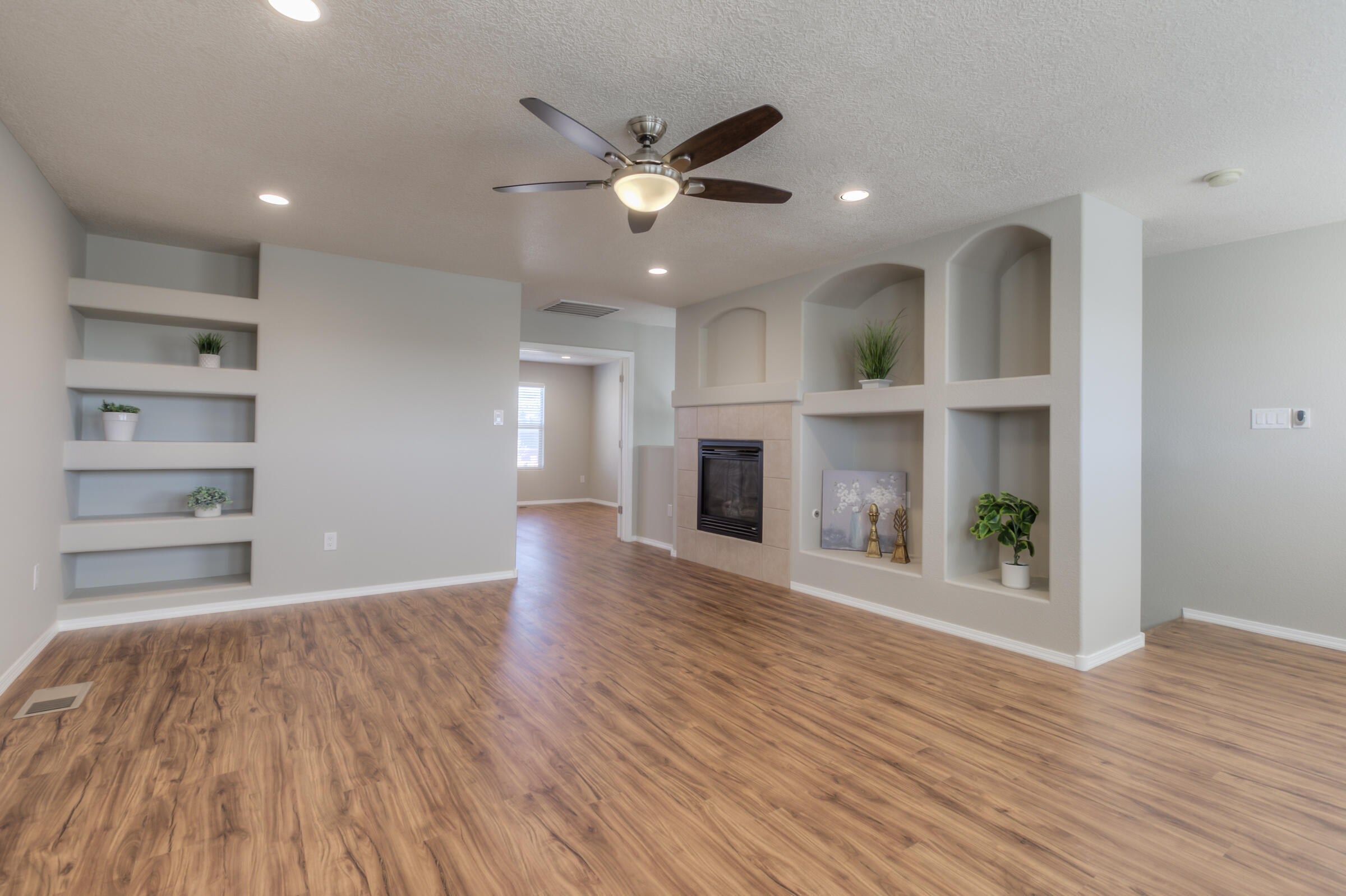 1729 Cortina Loop SE