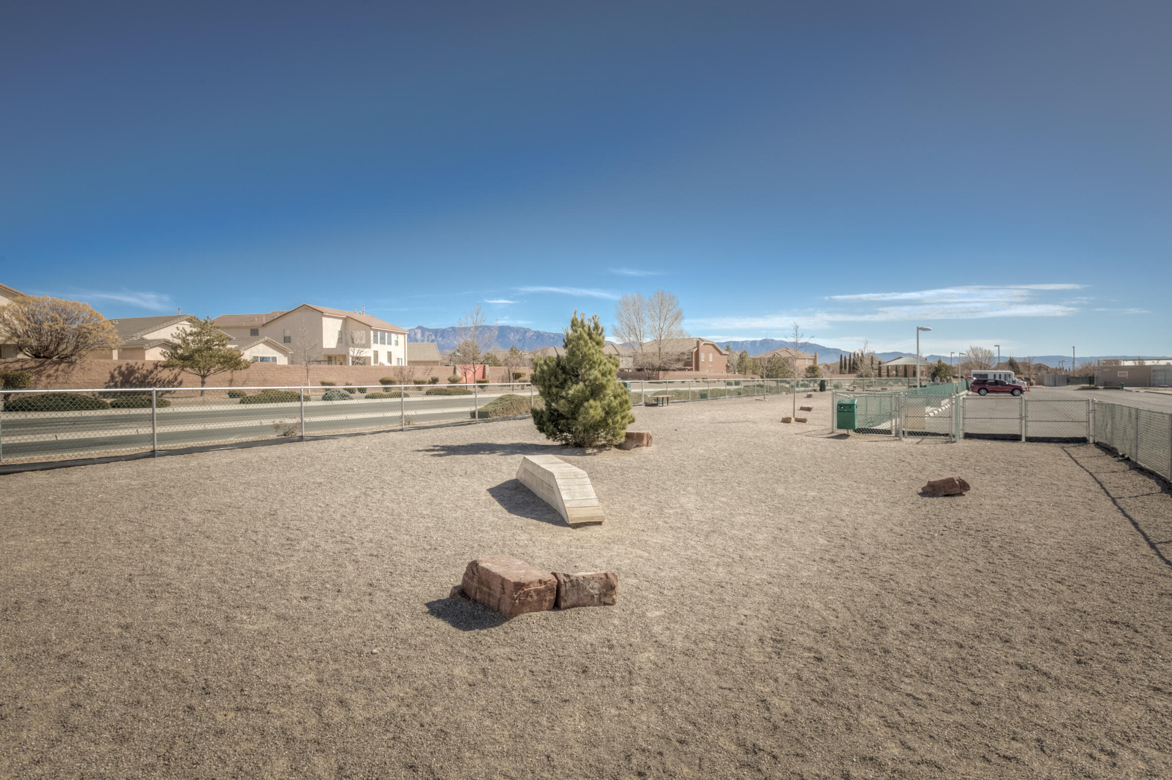 1729 Cortina Loop SE