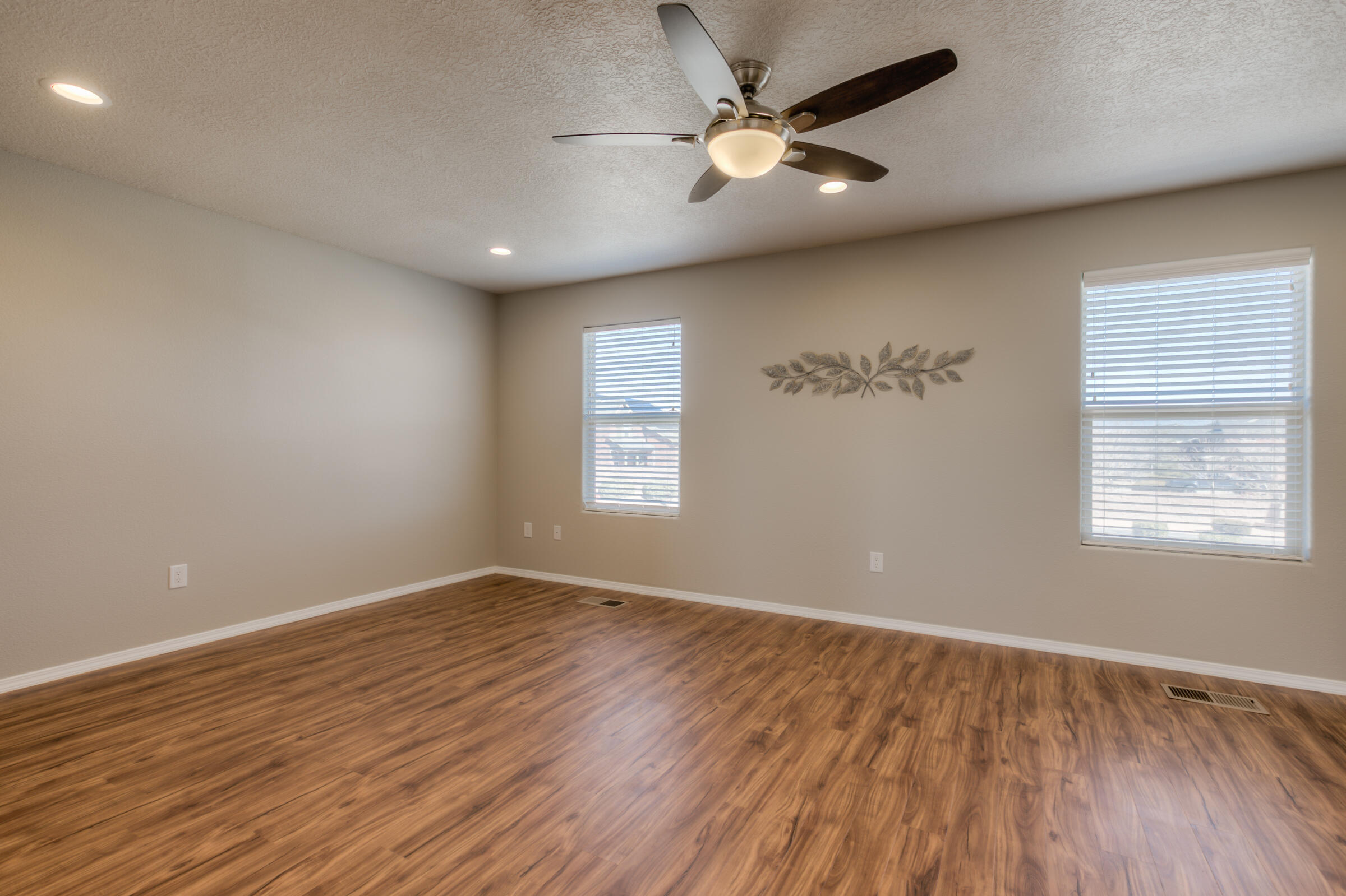 1729 Cortina Loop SE