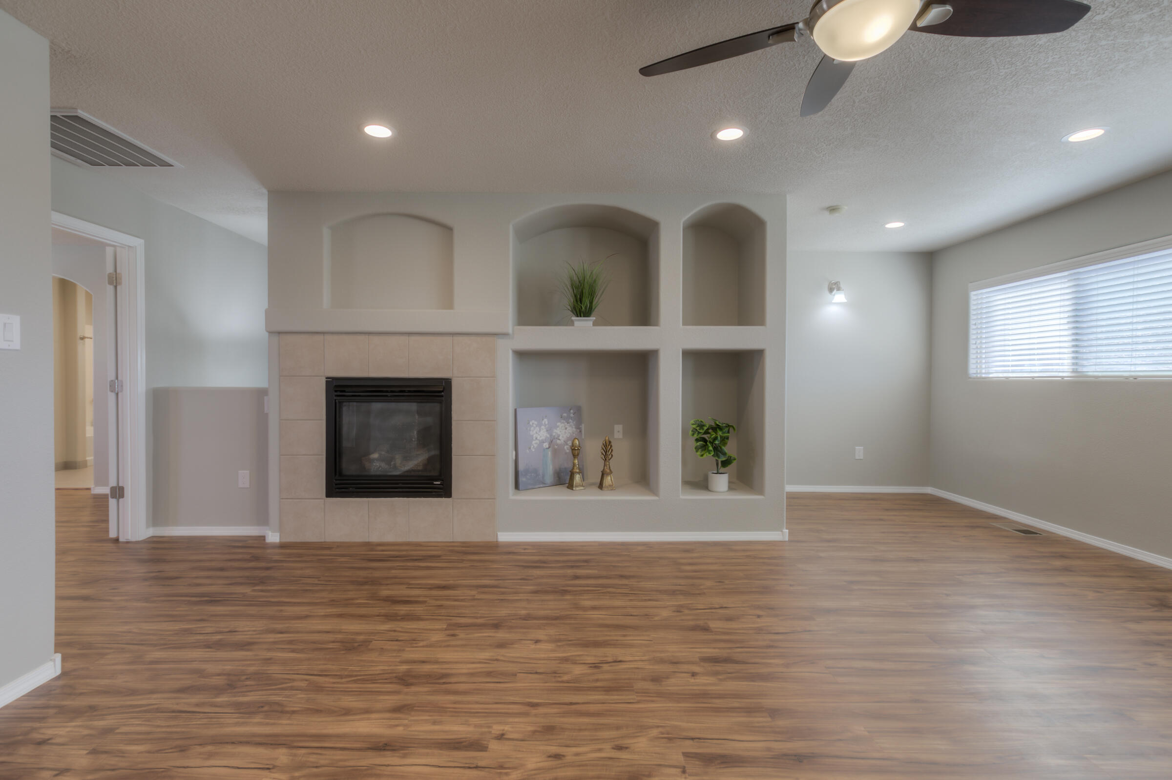 1729 Cortina Loop SE