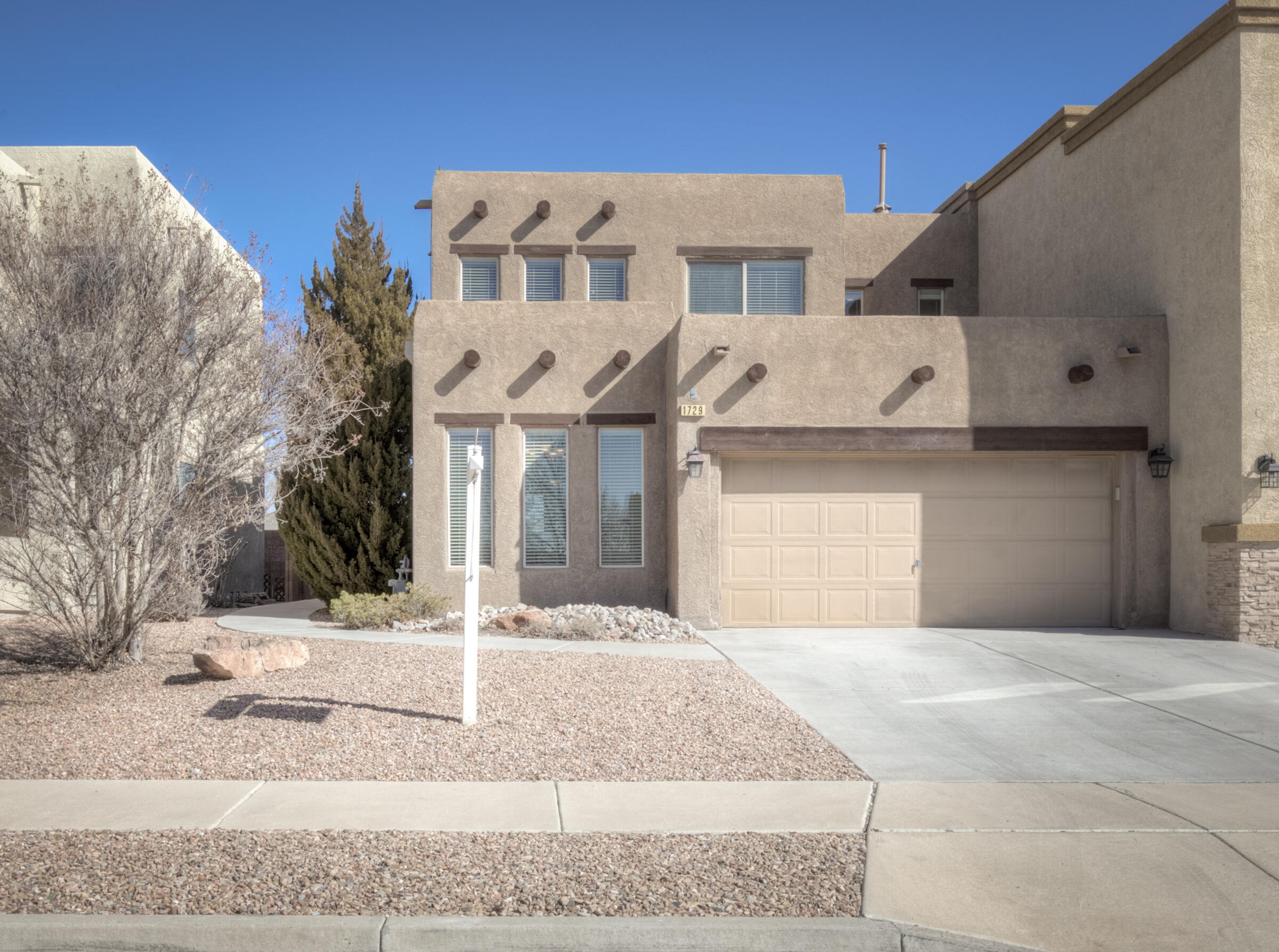 1729 Cortina Loop SE