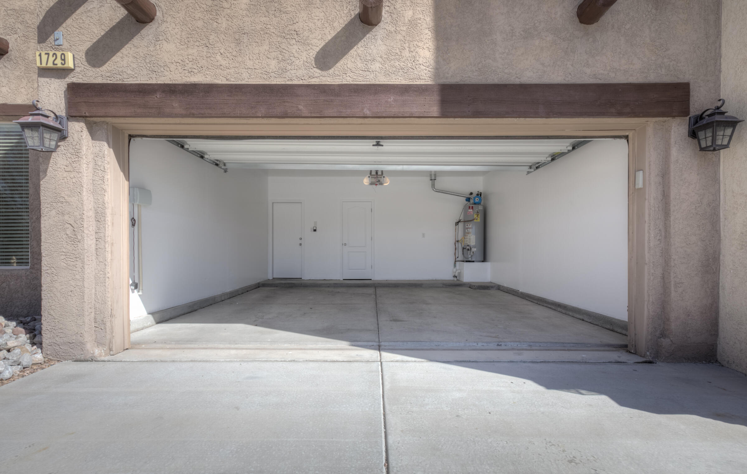 1729 Cortina Loop SE