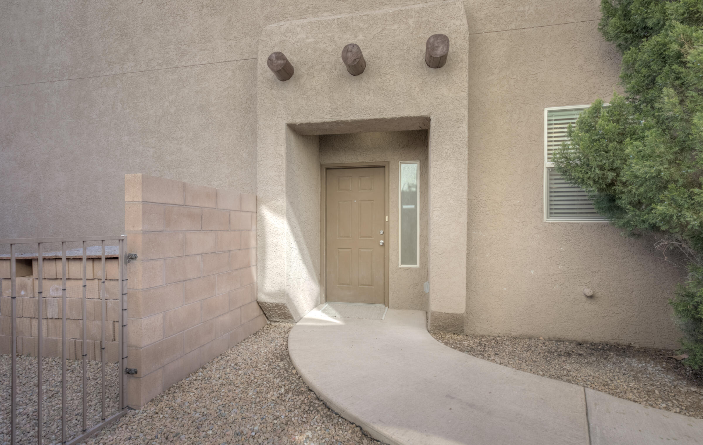 1729 Cortina Loop SE