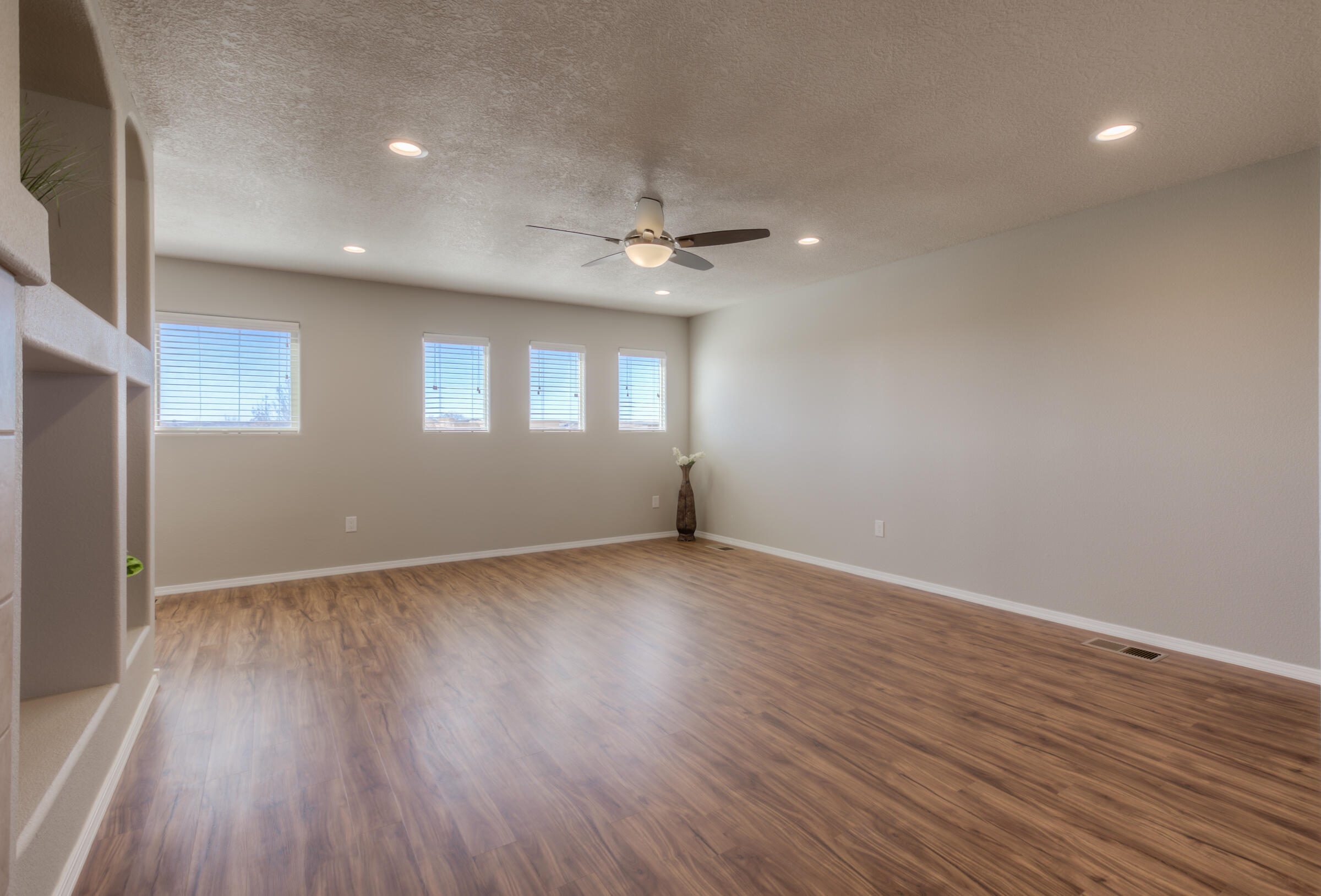 1729 Cortina Loop SE