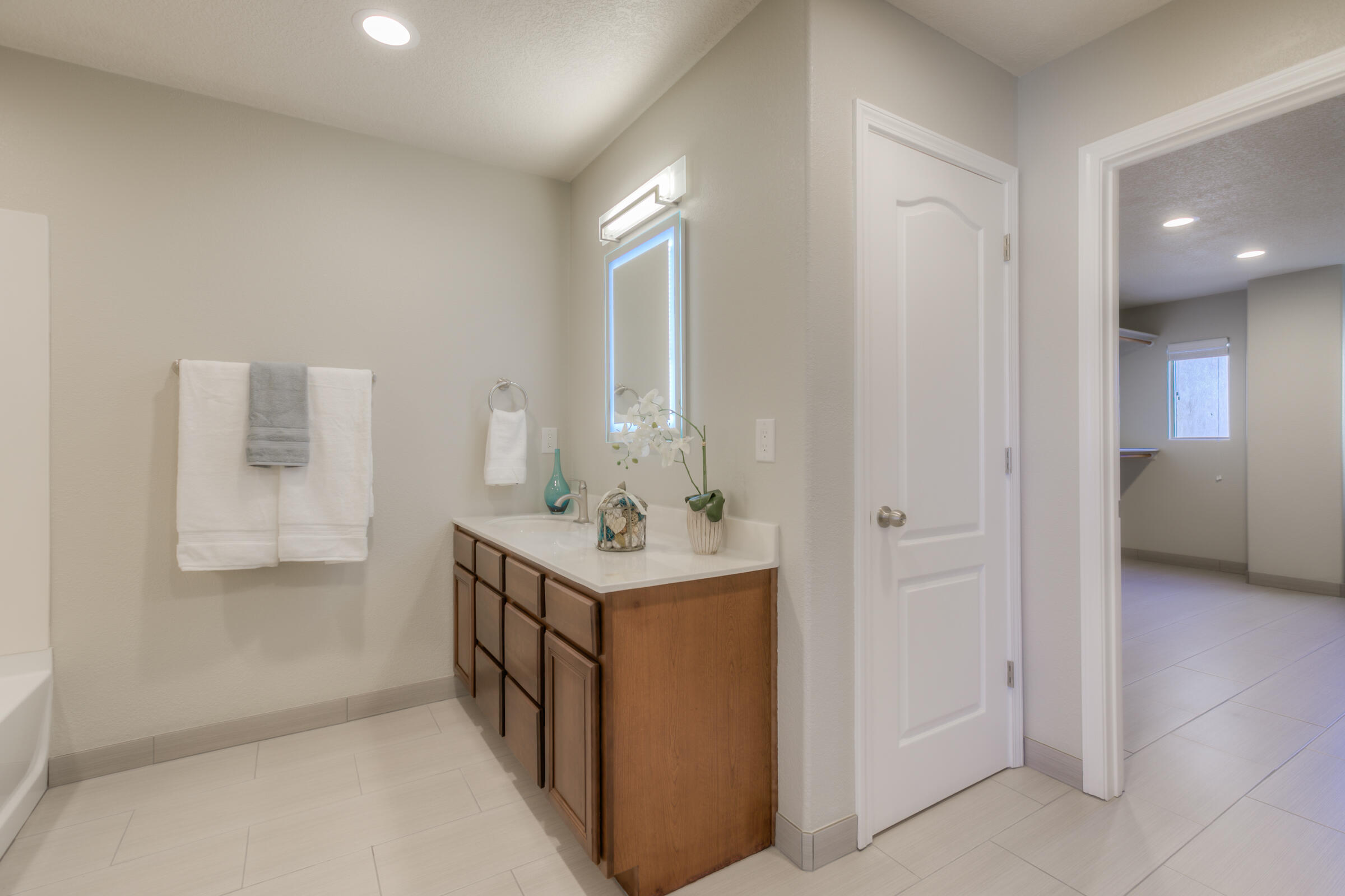 1729 Cortina Loop SE