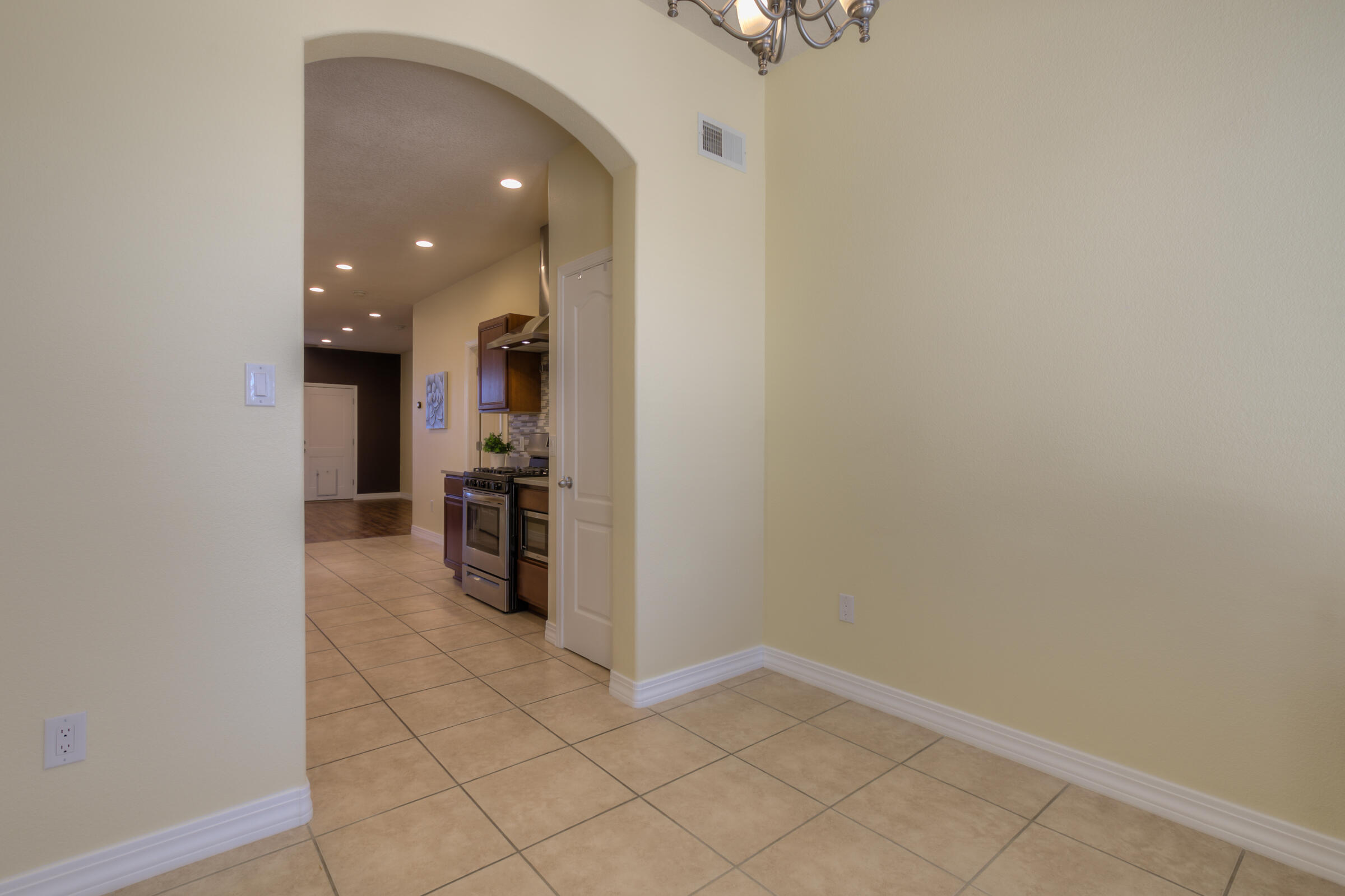 1729 Cortina Loop SE