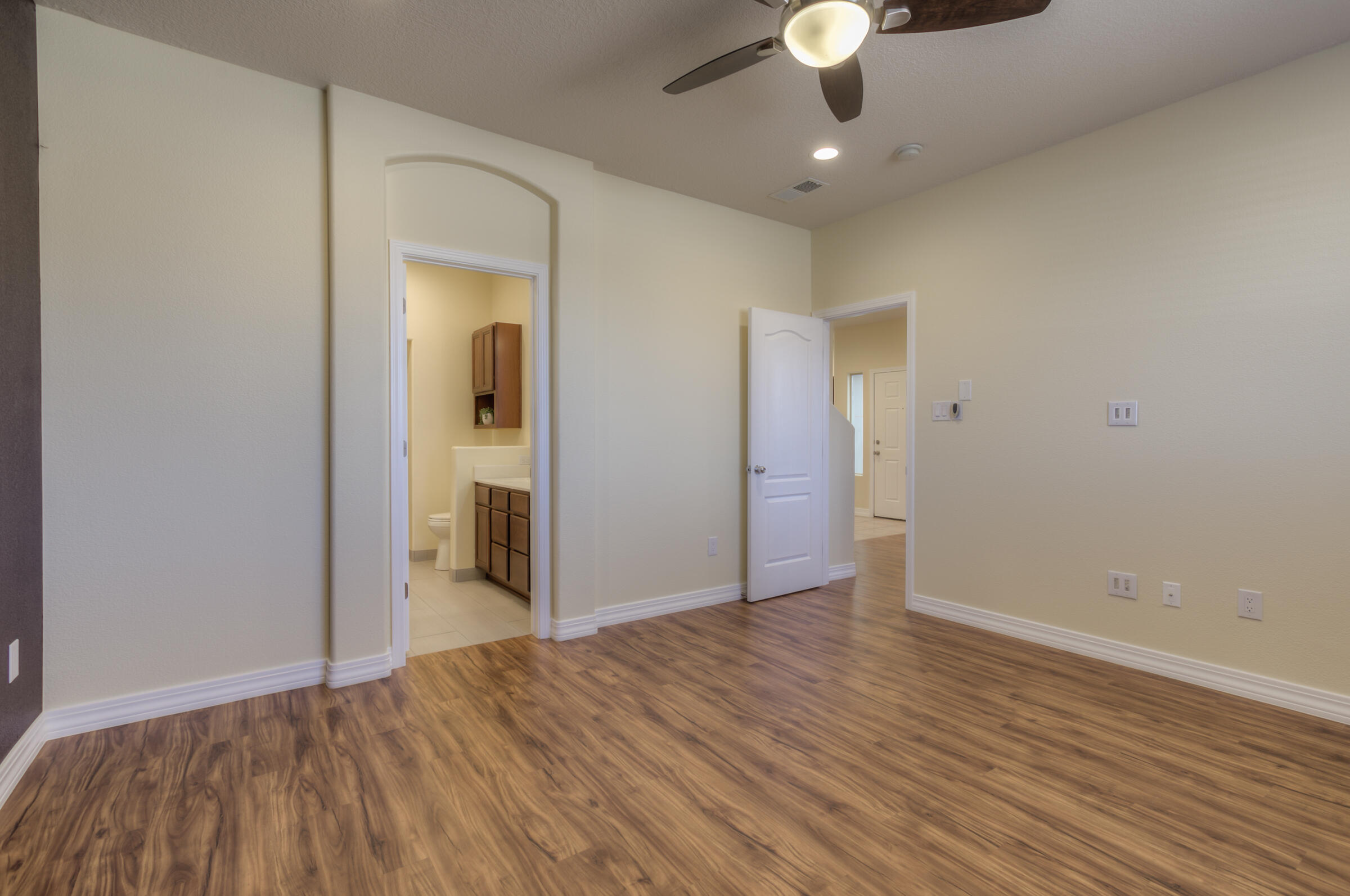 1729 Cortina Loop SE