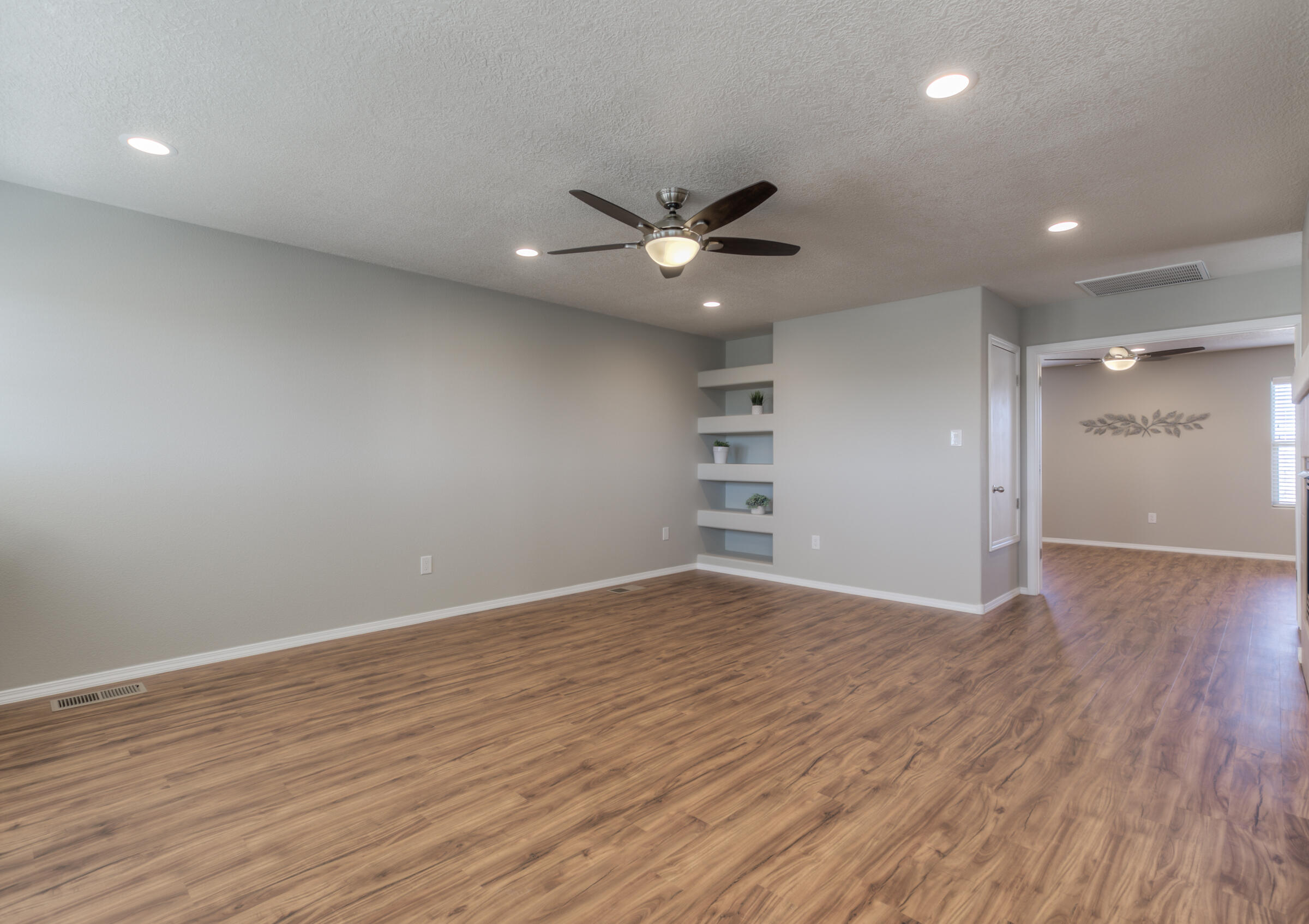 1729 Cortina Loop SE