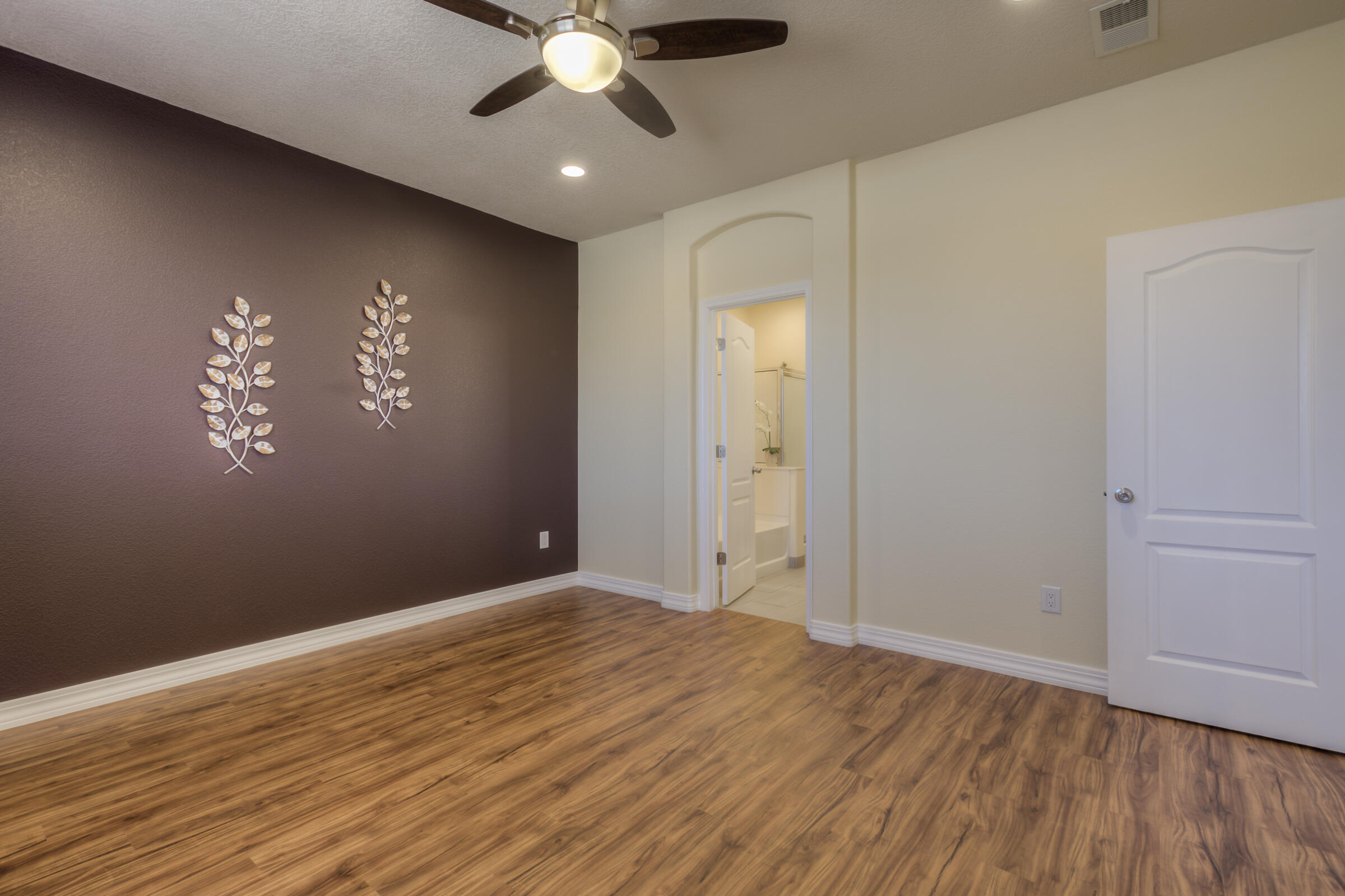 1729 Cortina Loop SE