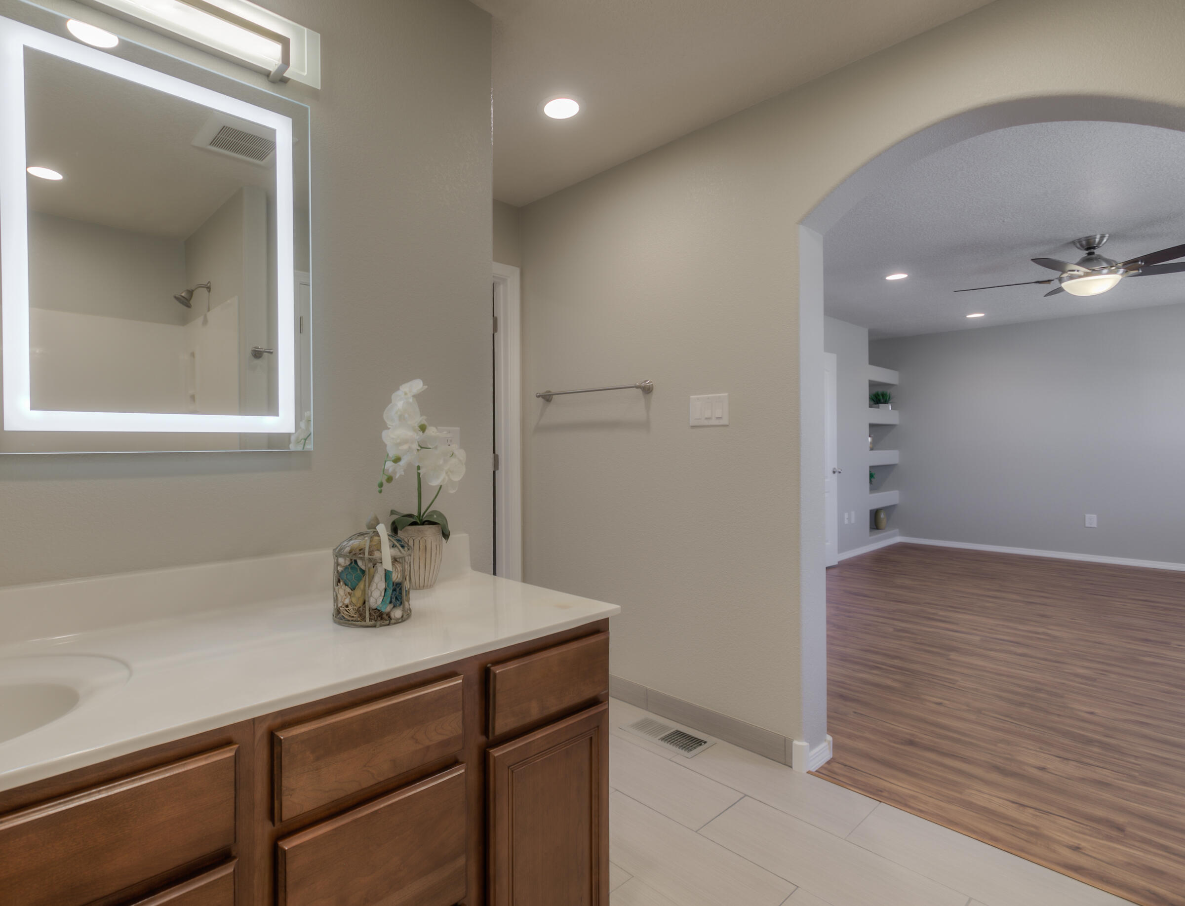 1729 Cortina Loop SE