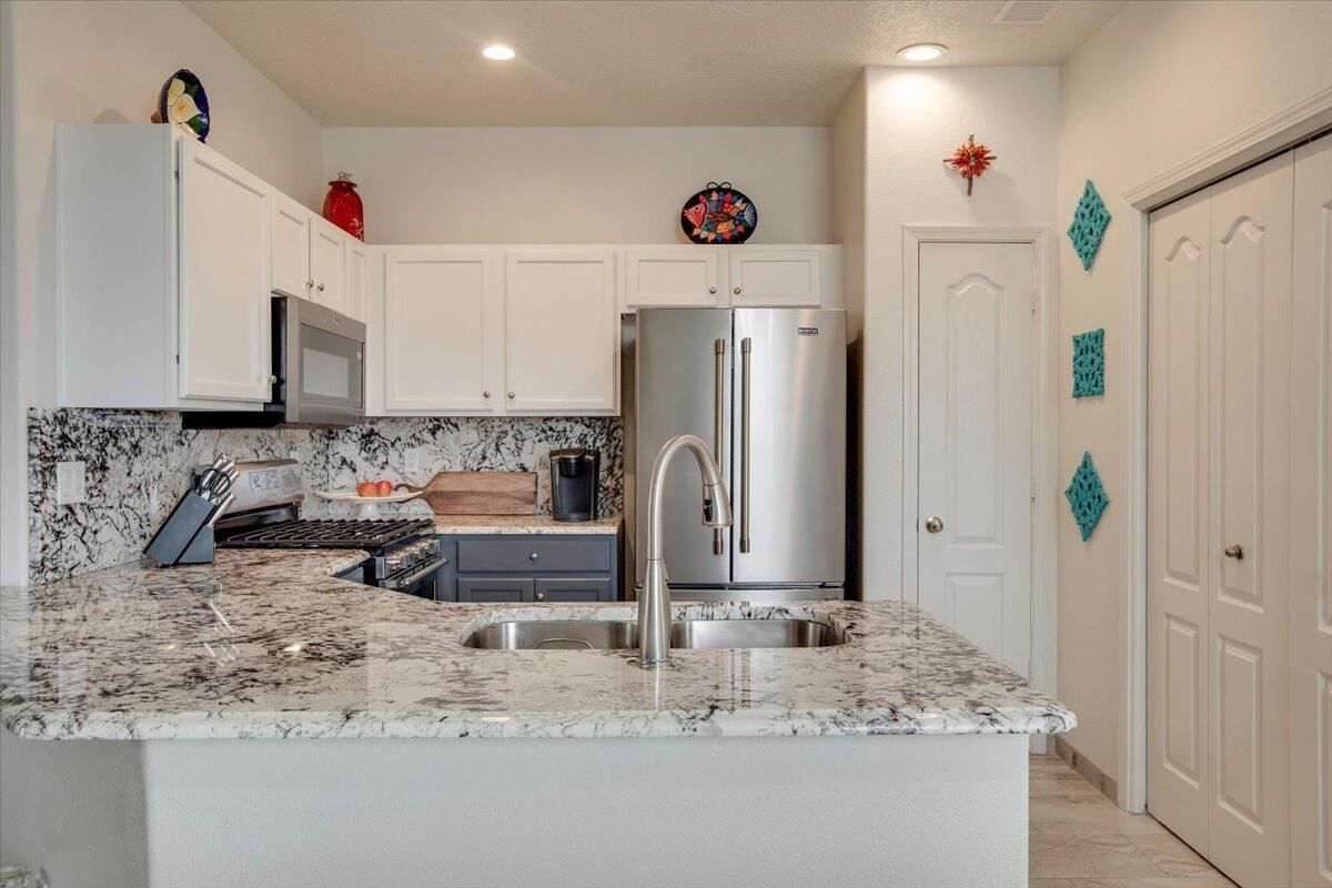2407 PELIZZANO Drive SE