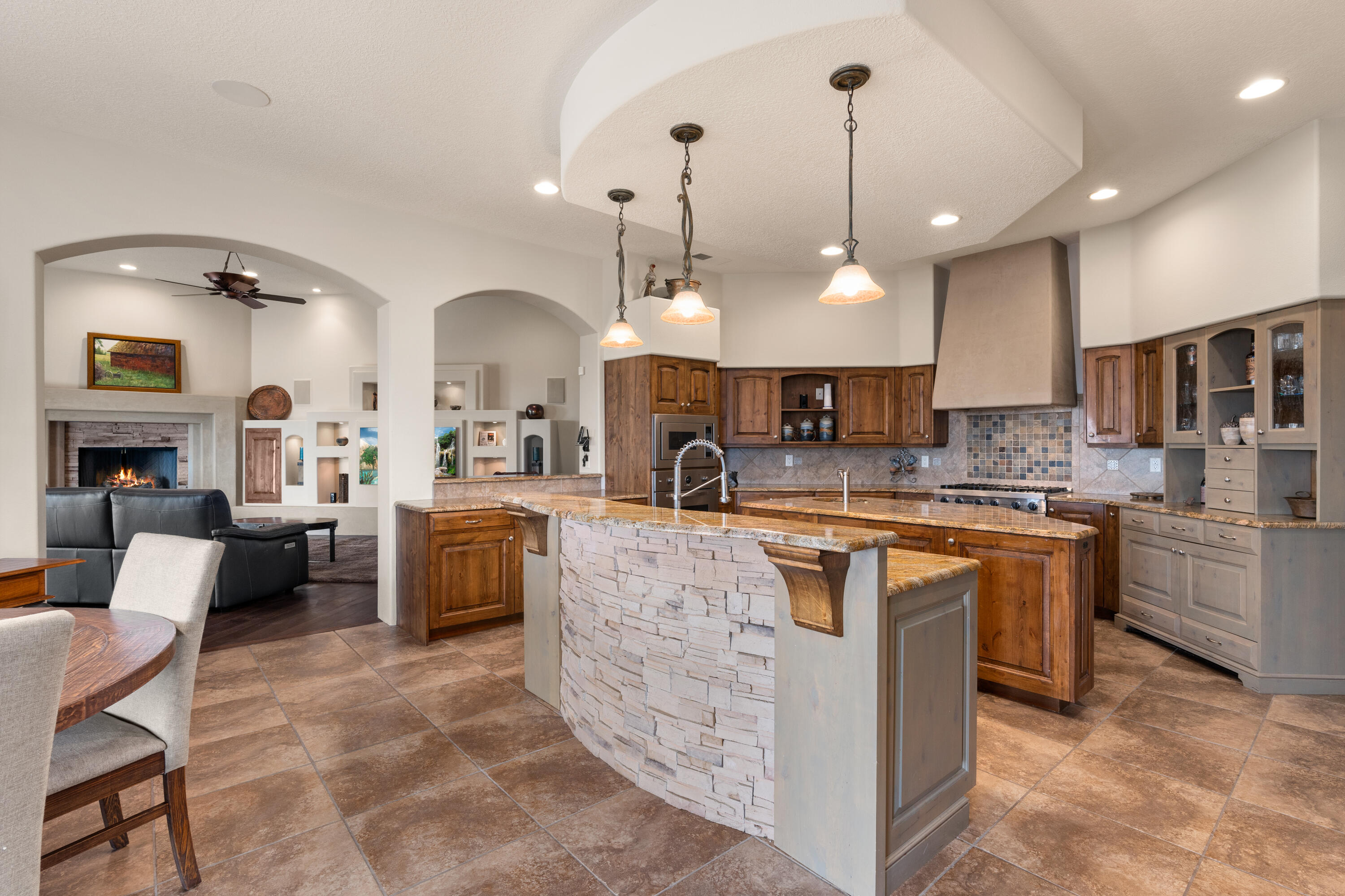 11115 INVERNESS Court NE