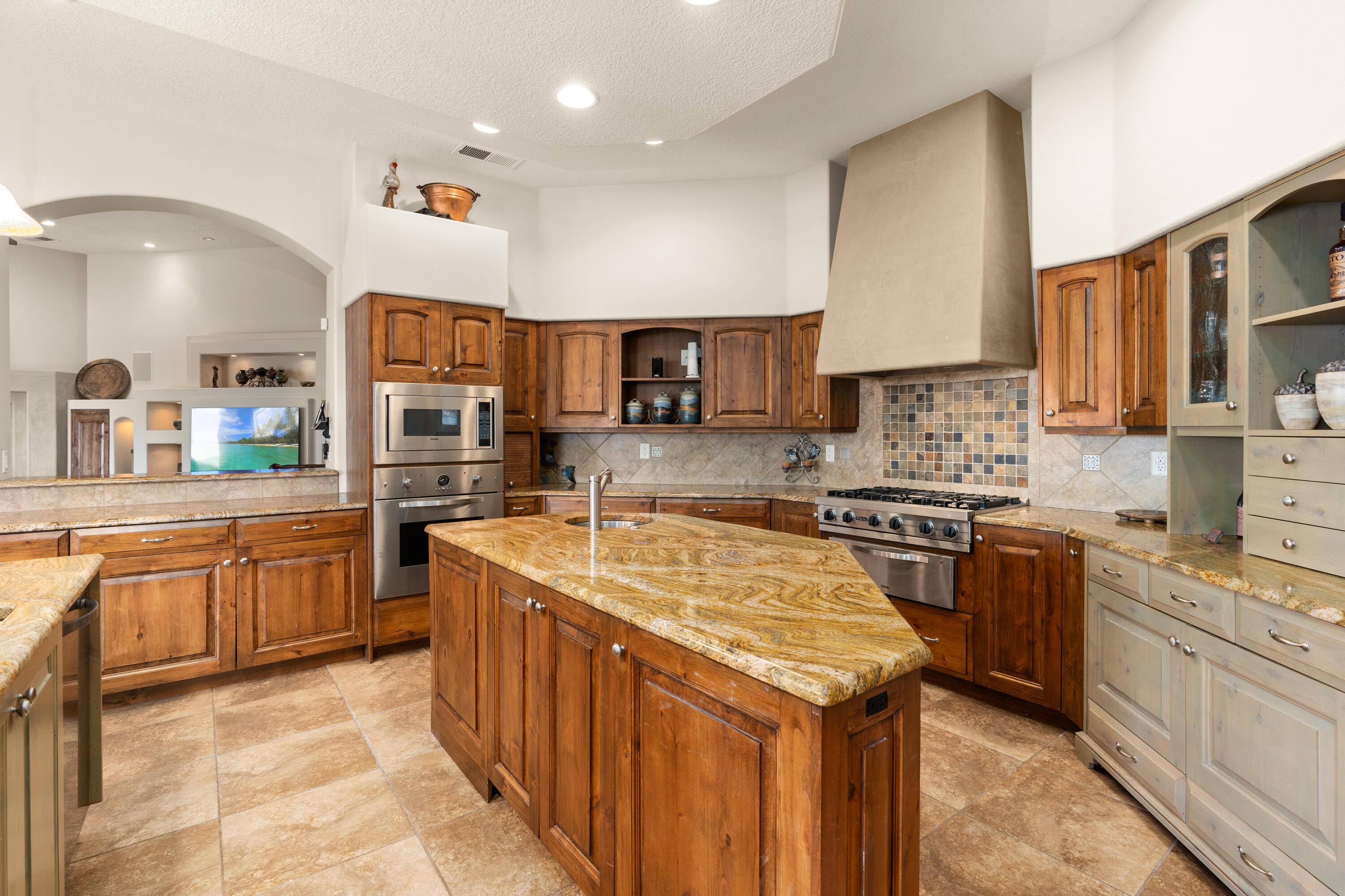 11115 INVERNESS Court NE