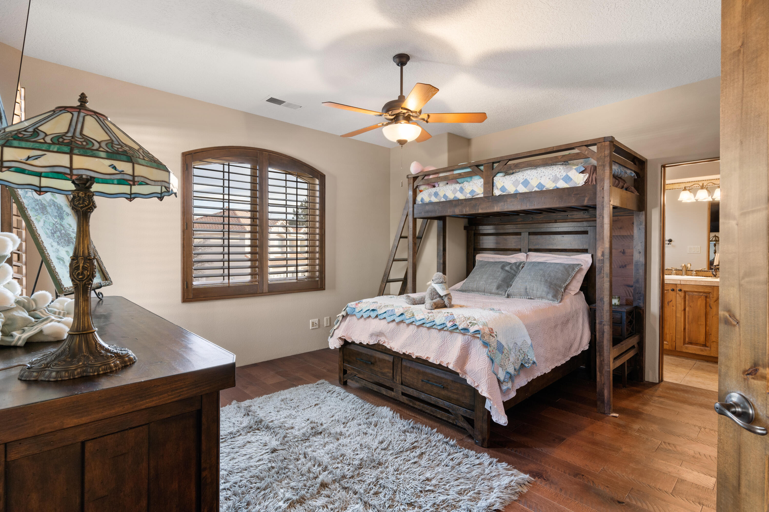 11115 INVERNESS Court NE