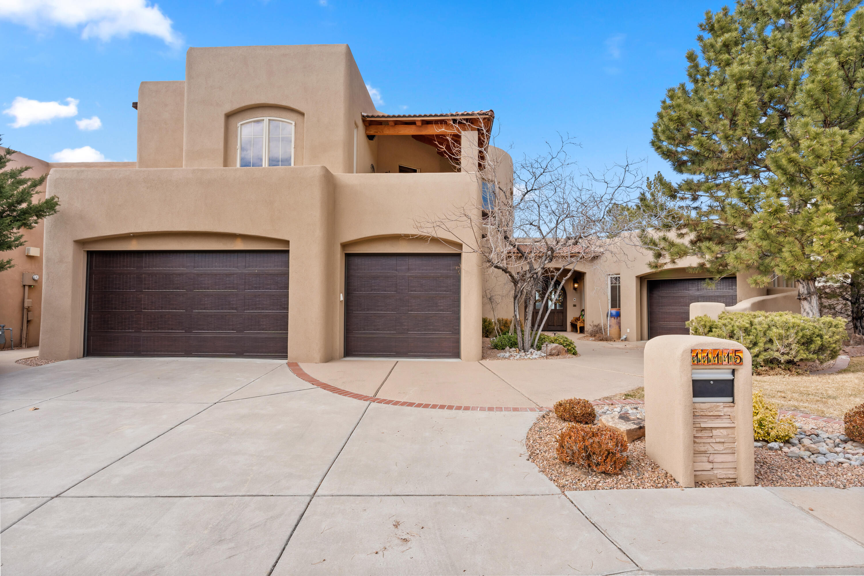 11115 INVERNESS Court NE