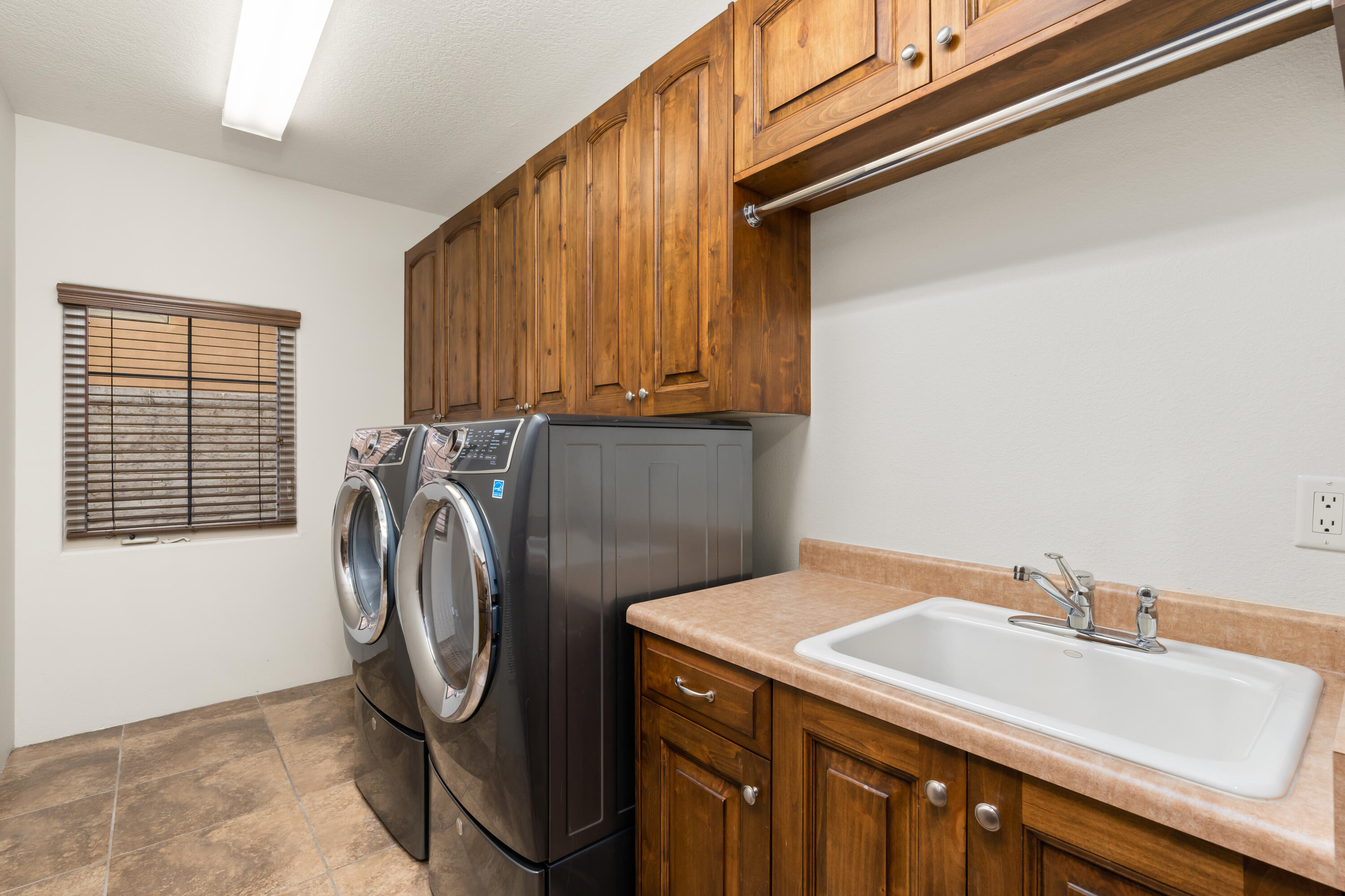 11115 INVERNESS Court NE