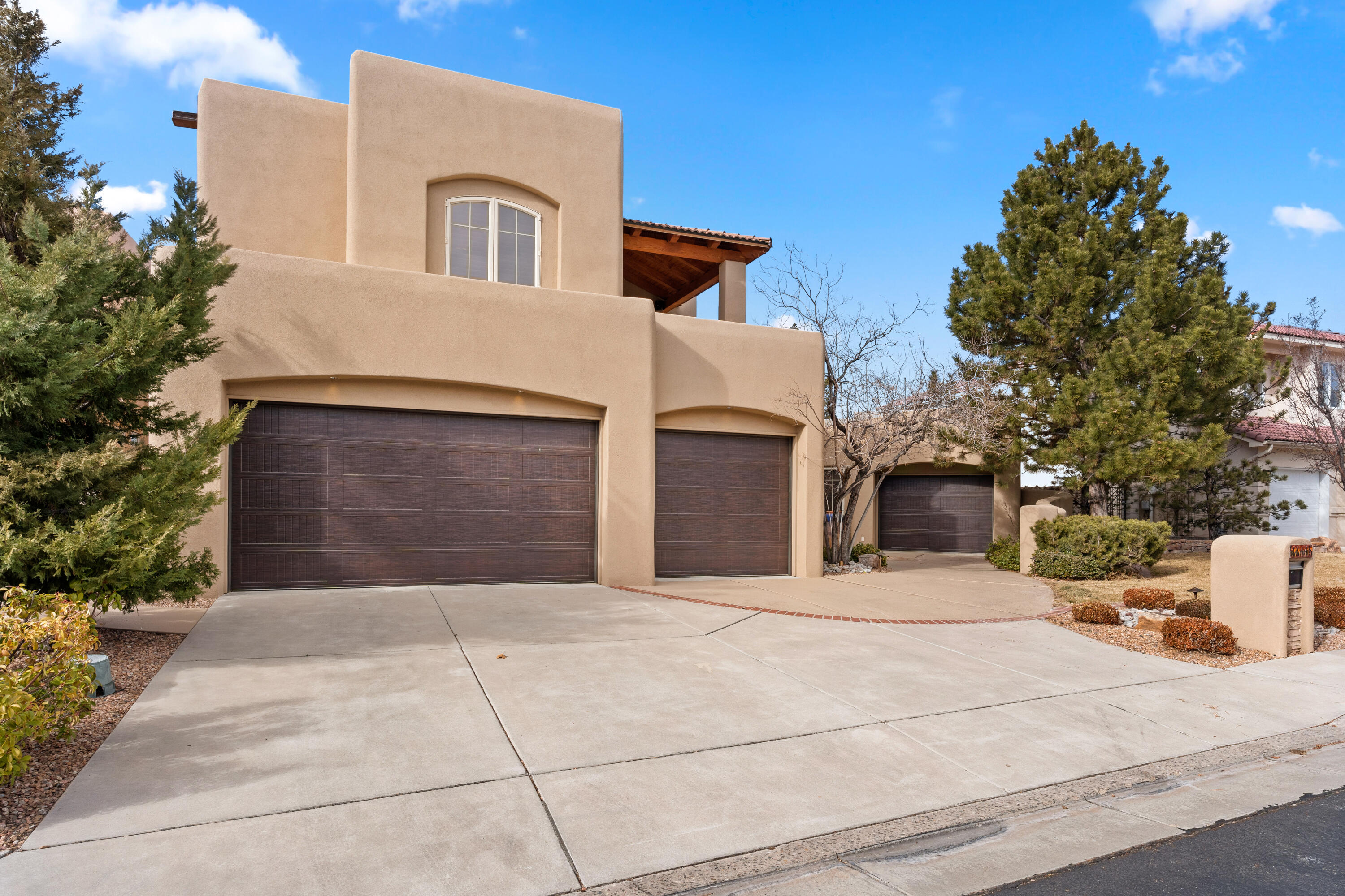 11115 INVERNESS Court NE