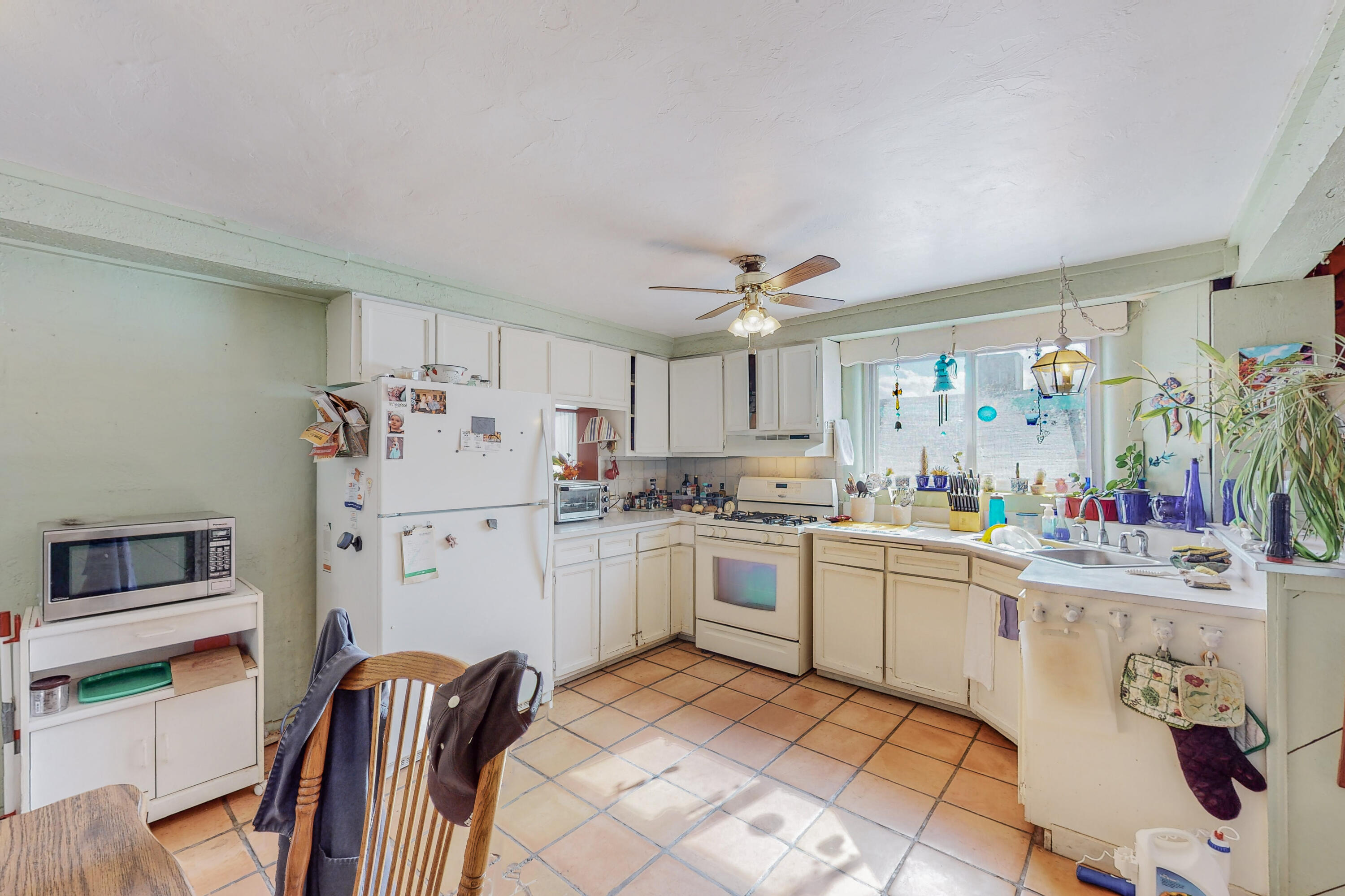 2827 SOLANO Drive NE