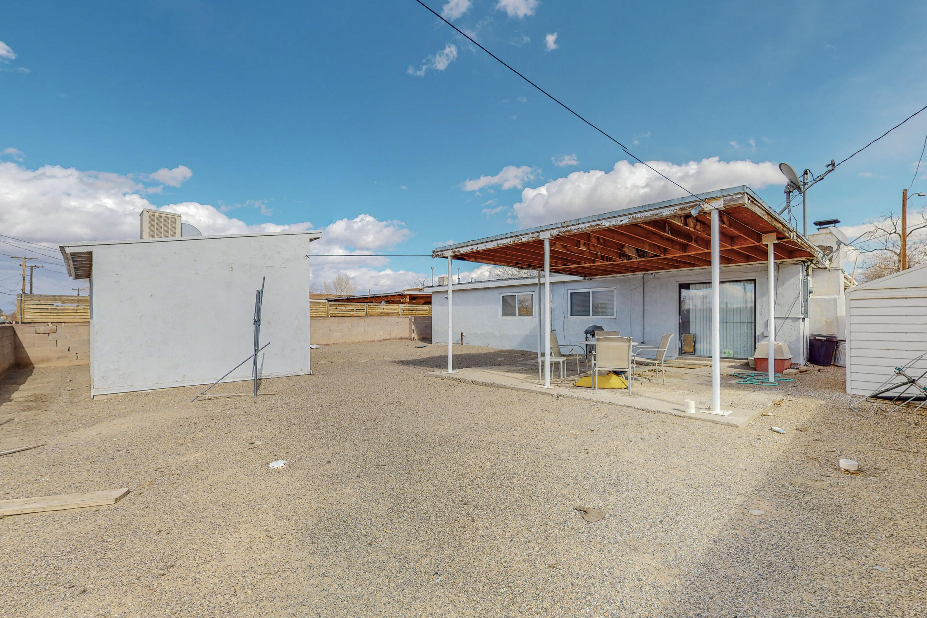 2827 SOLANO Drive NE