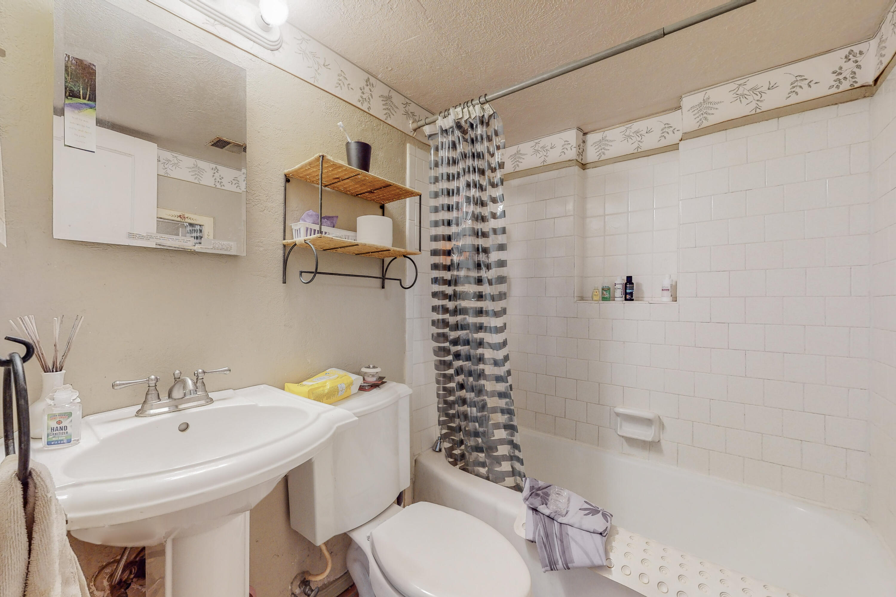 2827 SOLANO Drive NE