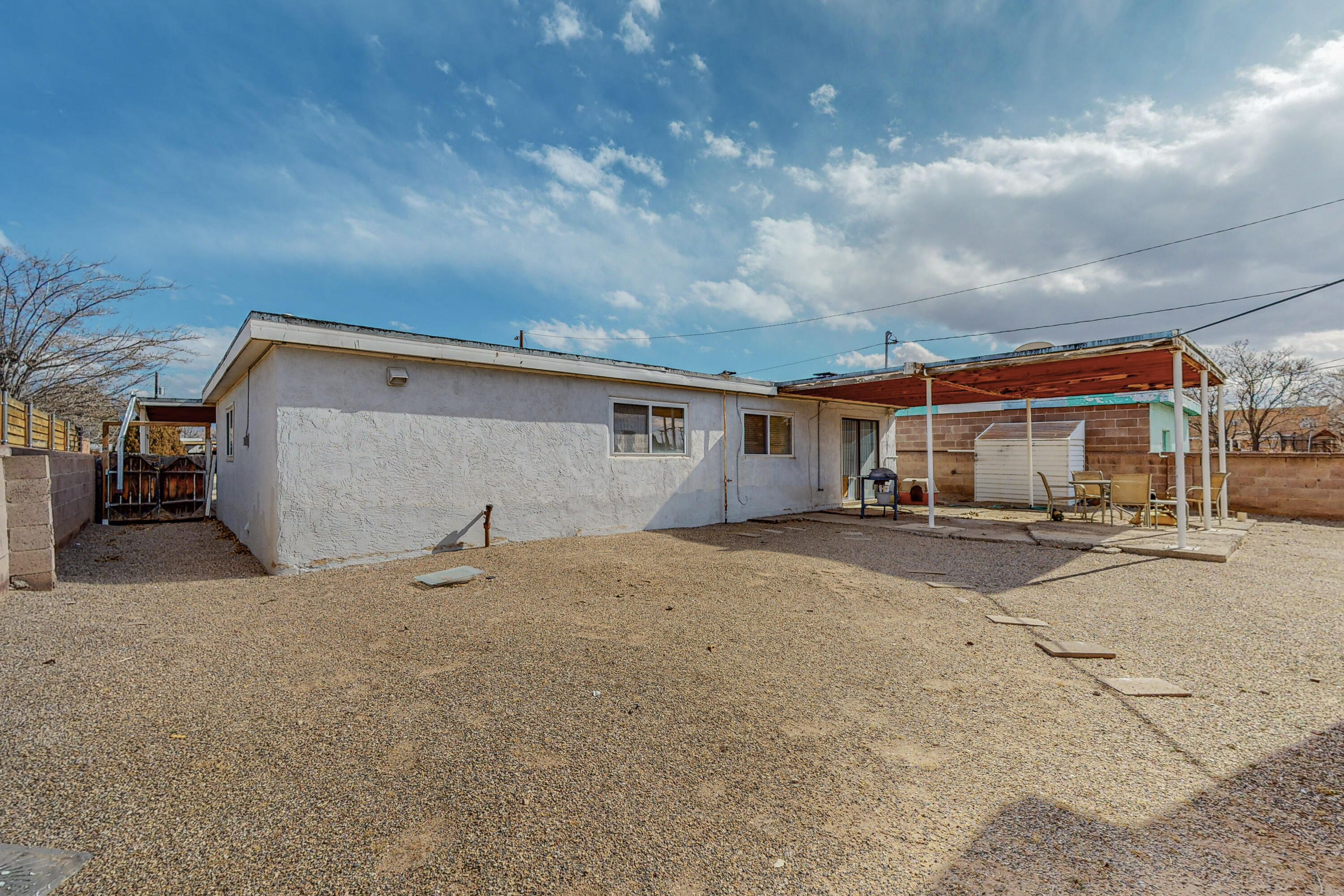 2827 SOLANO Drive NE