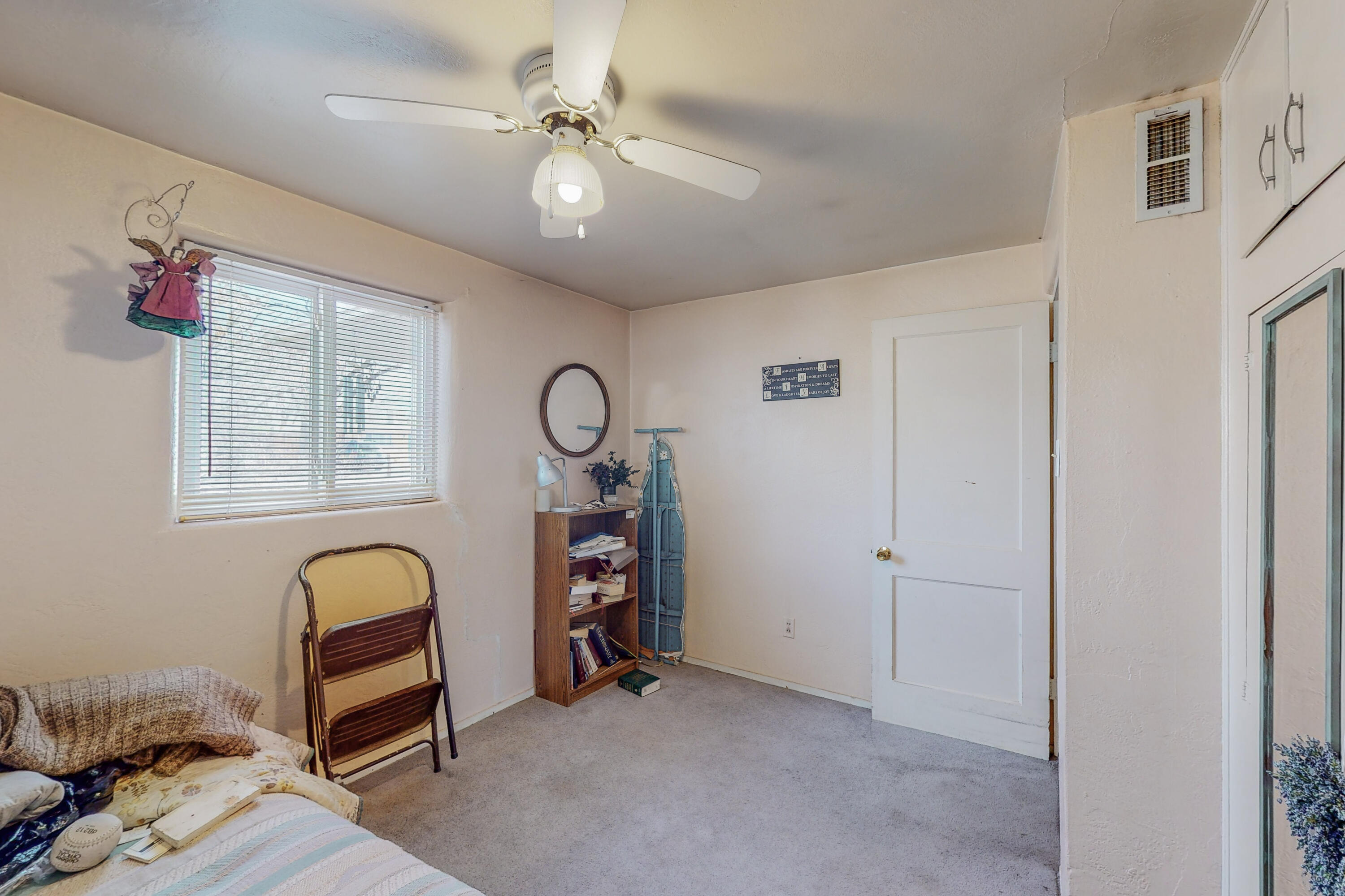 2827 SOLANO Drive NE