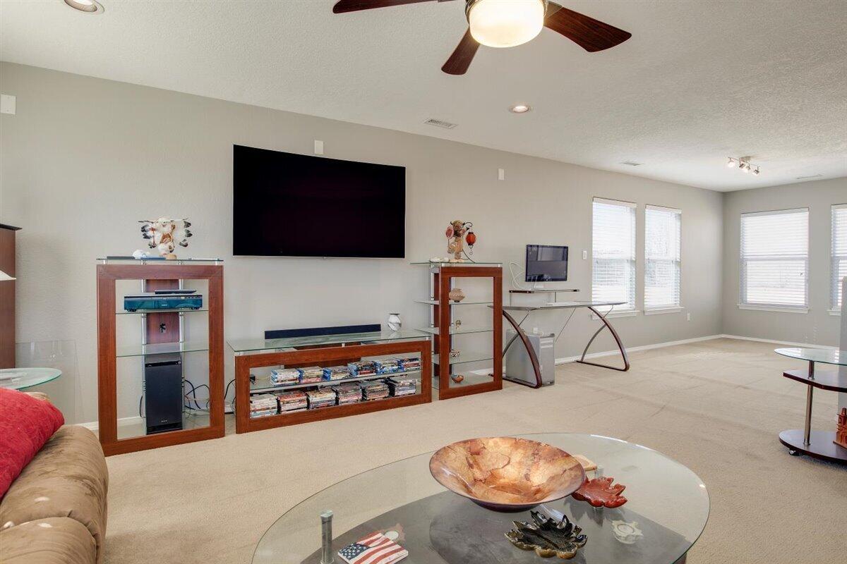 5433 Roosevelt Loop NE