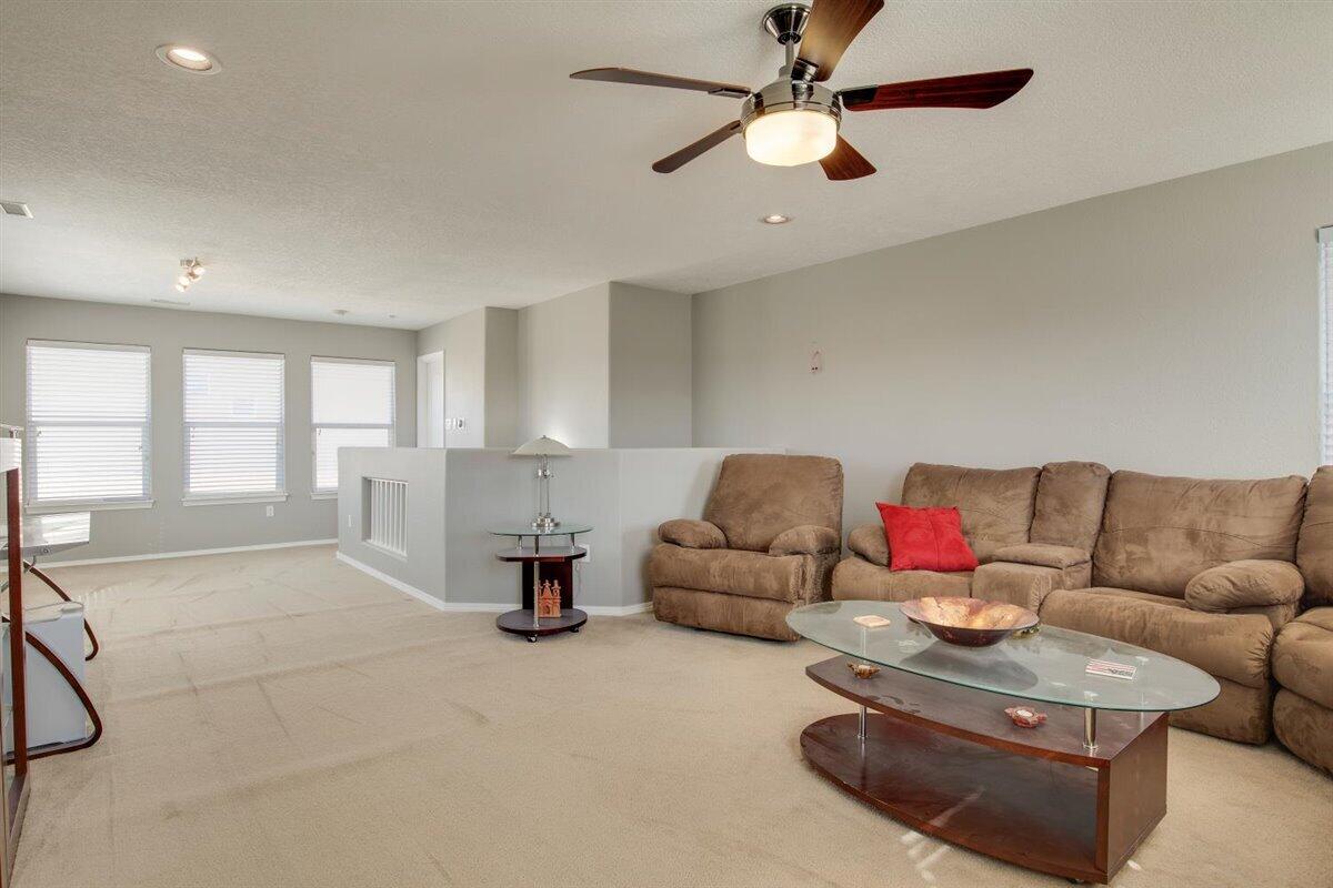 5433 Roosevelt Loop NE