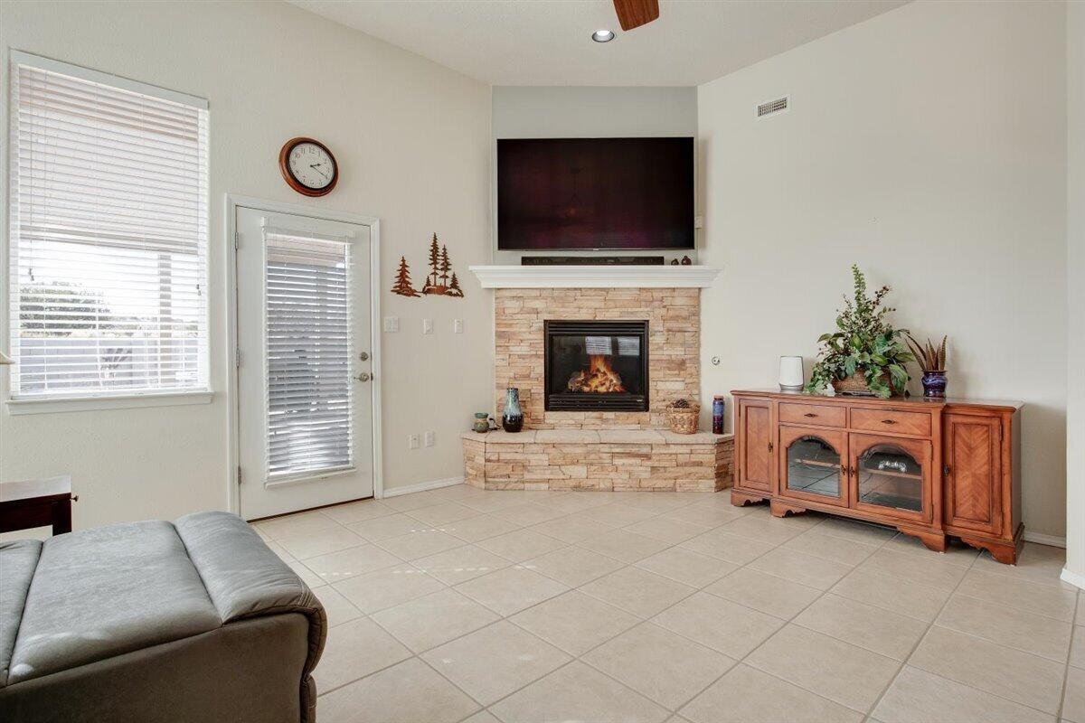5433 Roosevelt Loop NE
