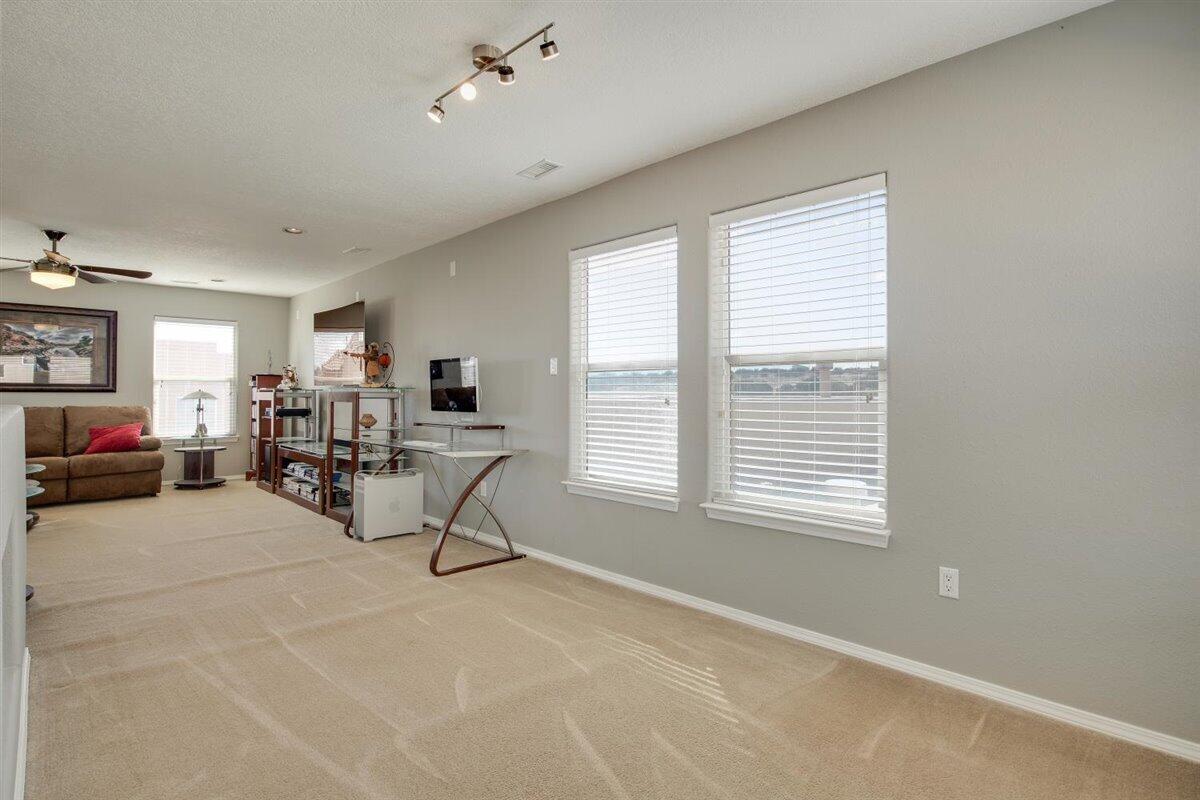 5433 Roosevelt Loop NE