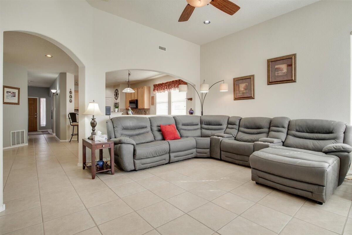 5433 Roosevelt Loop NE