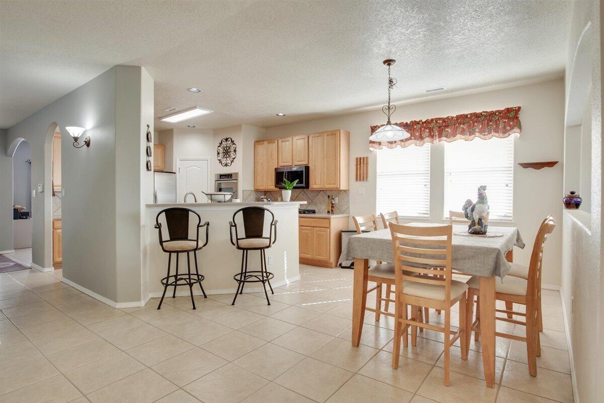5433 Roosevelt Loop NE