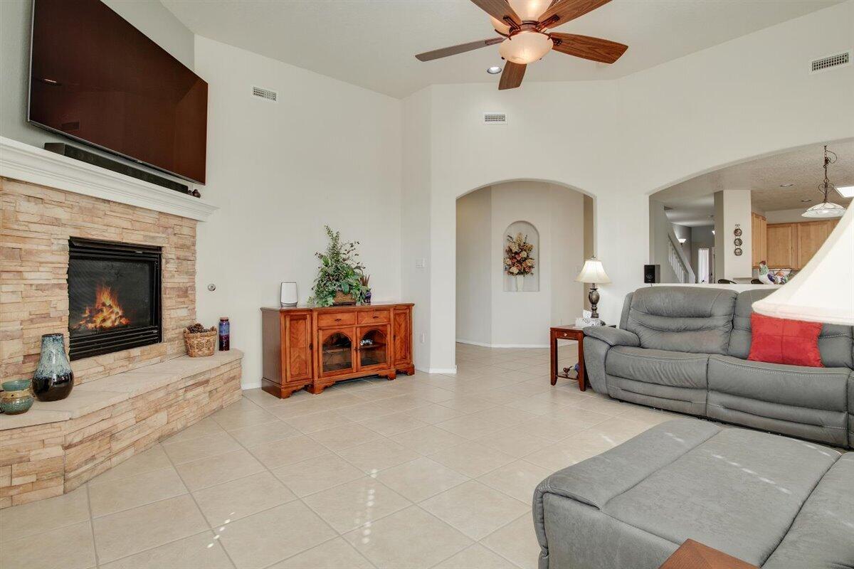 5433 Roosevelt Loop NE