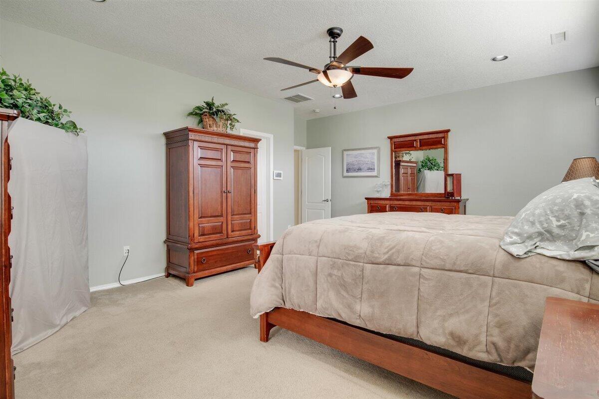 5433 Roosevelt Loop NE